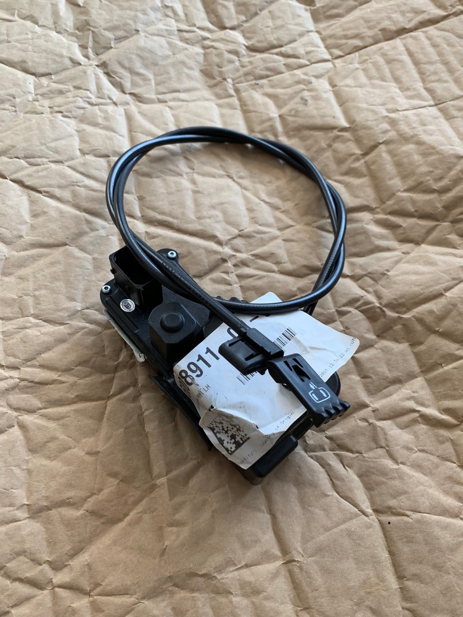 Tesla 6008911-00-D замок зад. L