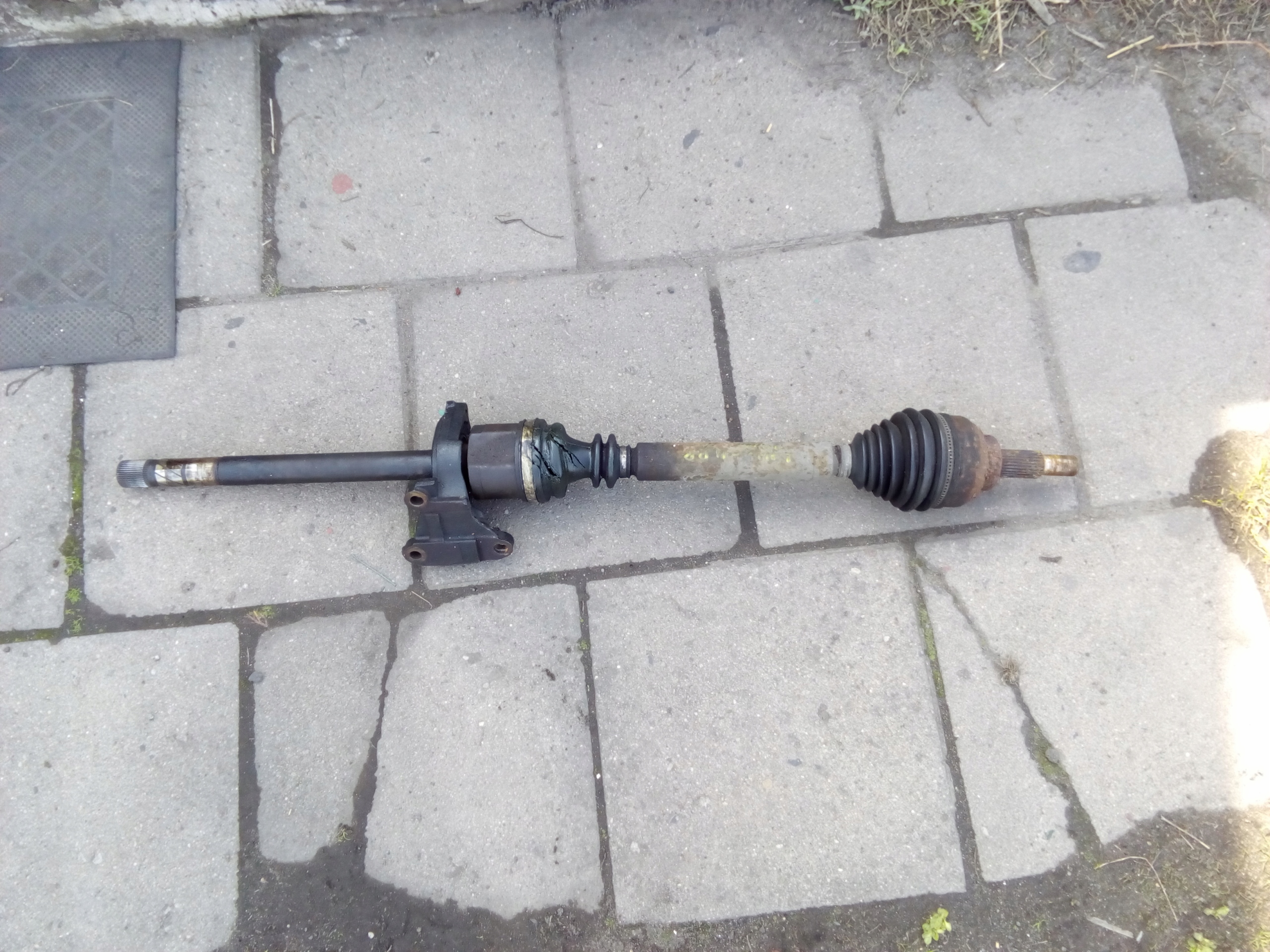 ПОЛУОСЬ ОДНА ПОЛОСКА ПРАВА LAGUNA II 2 1.9 DCI 120km