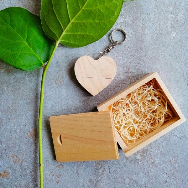 Pendrive pamięć zewnętrzna serce drewno USB 64 GB