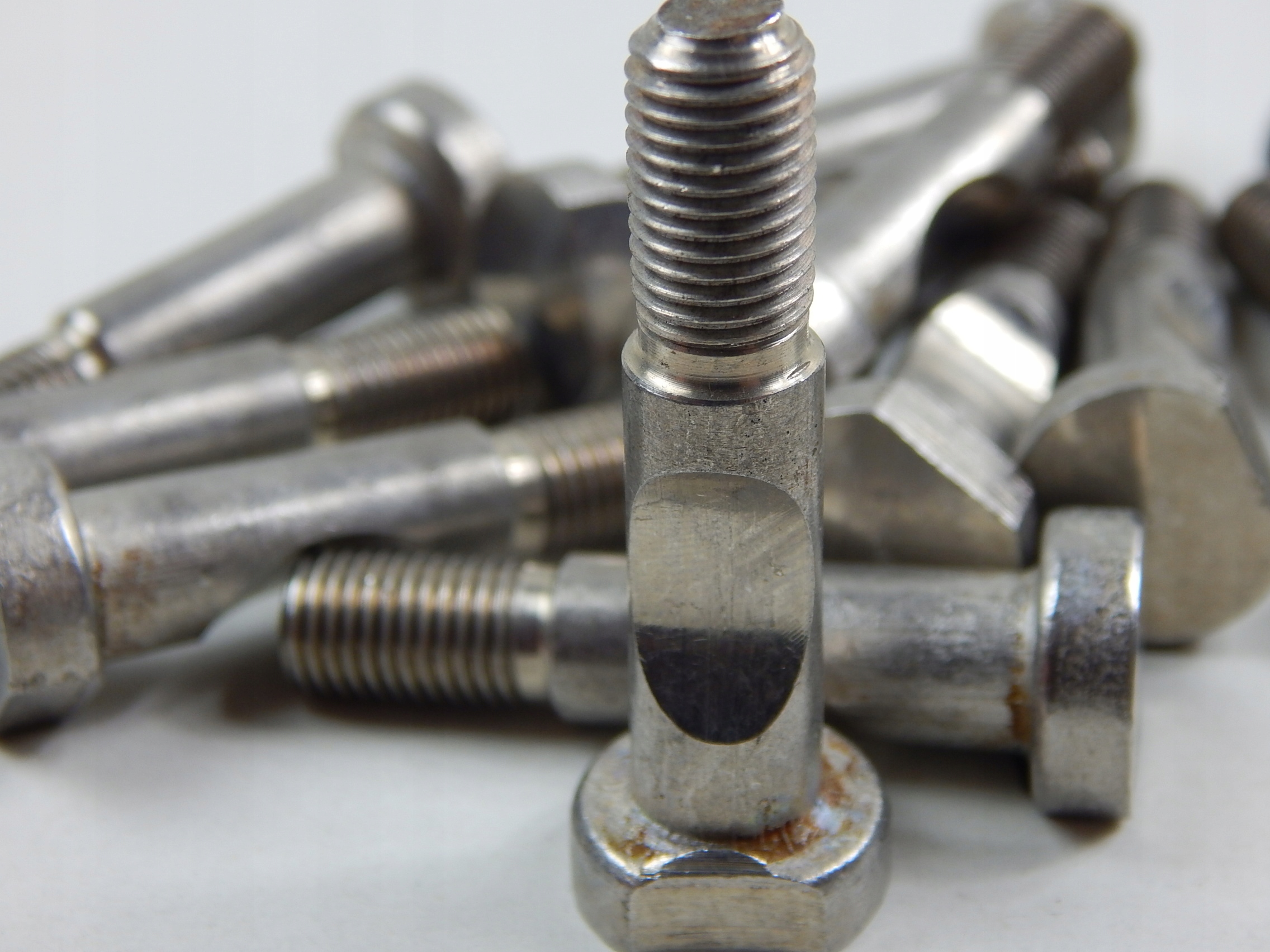 ŚRUBA BLOKADY OŚKI KOŁA M-72 URAL M-61 ORYGINAŁ Numer katalogowy części P-5