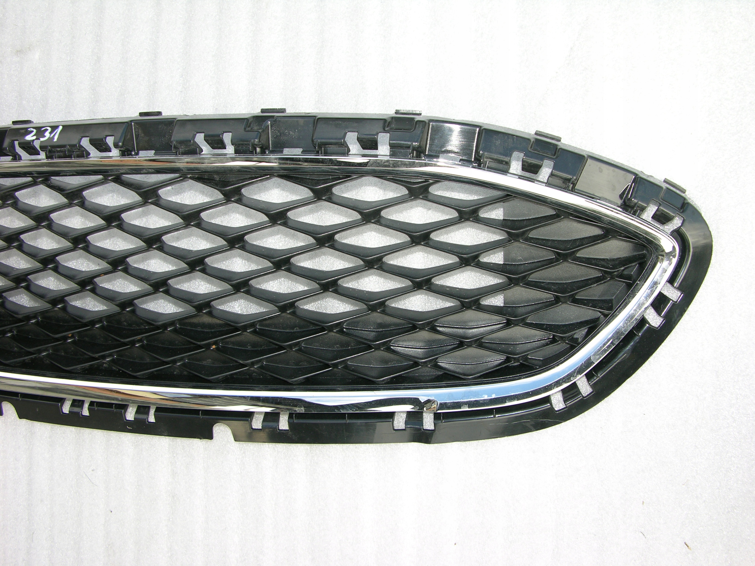 FORD FIESTA MK8 ATRAPA GRILL ORYGINAL CHROM ACTIVE Color black