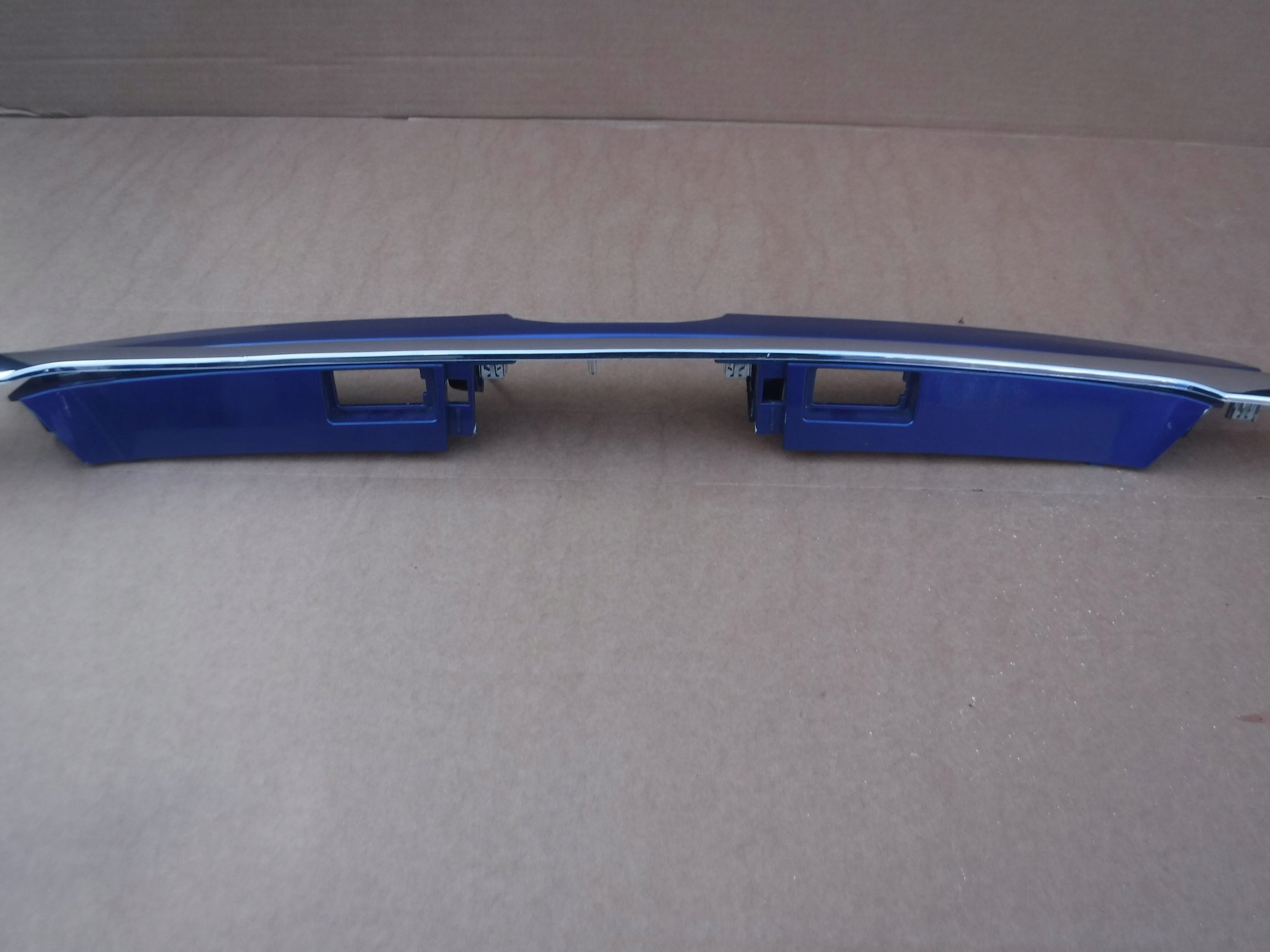 BLENDA KLAPY BAGAŻNIKA FORD FUSION USA Numer katalogowy części HS73-F43400-BAW