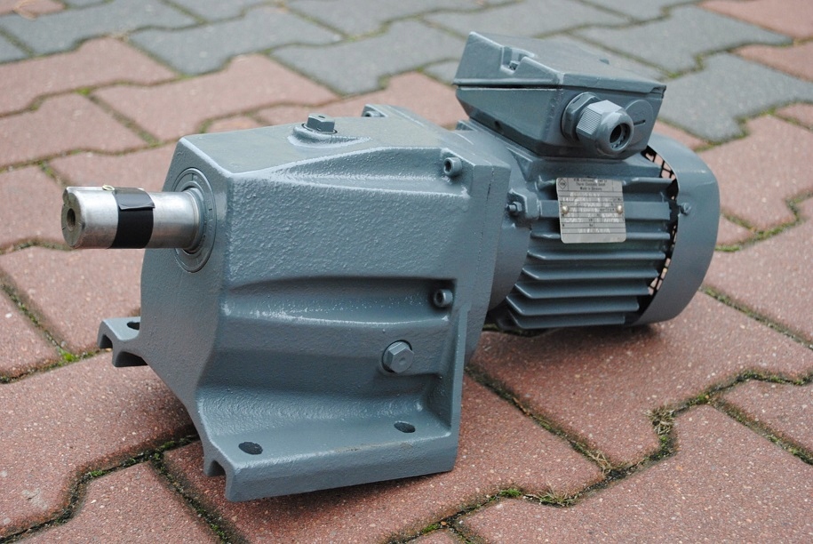 Motoreduktor dwubiegowy 0.25/0.37kw. 35/70obr./min