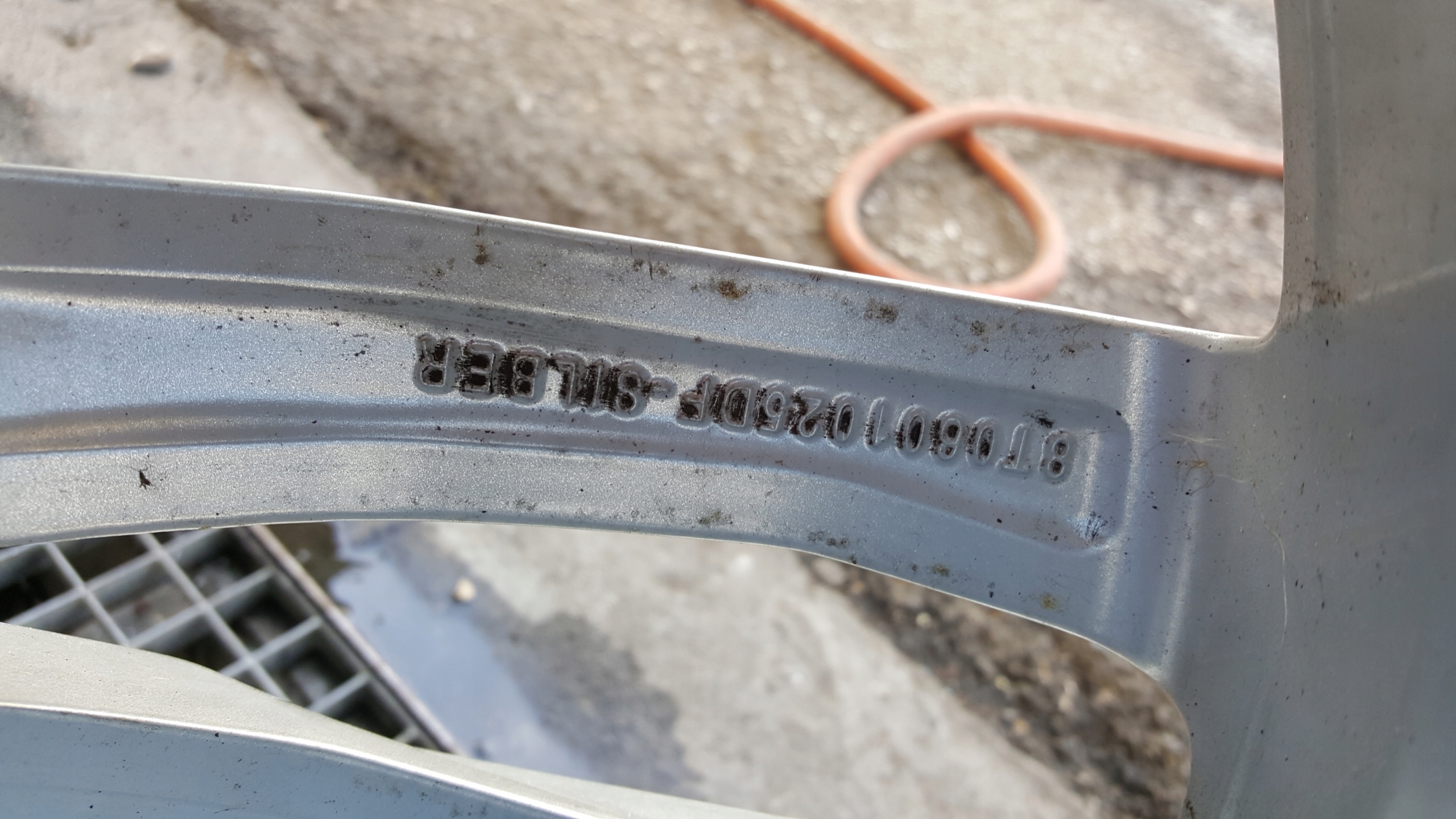 AUDI RS4 RS5 ALU FELGA 20" 8T0601025DF/DG Rodzaj felg Aluminiowe