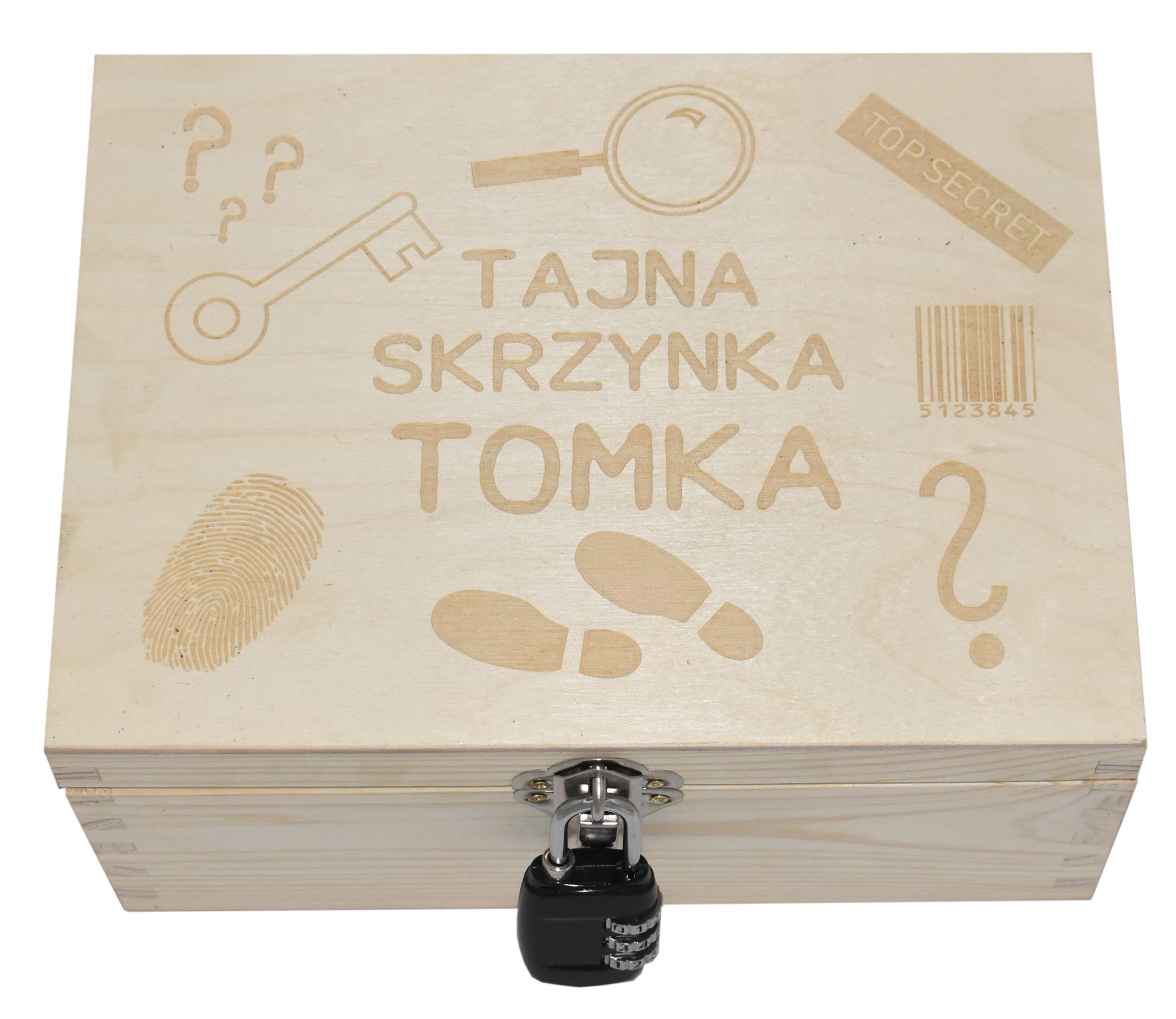 

skrzynka na skarby z imieniem zamykana na kłódkę