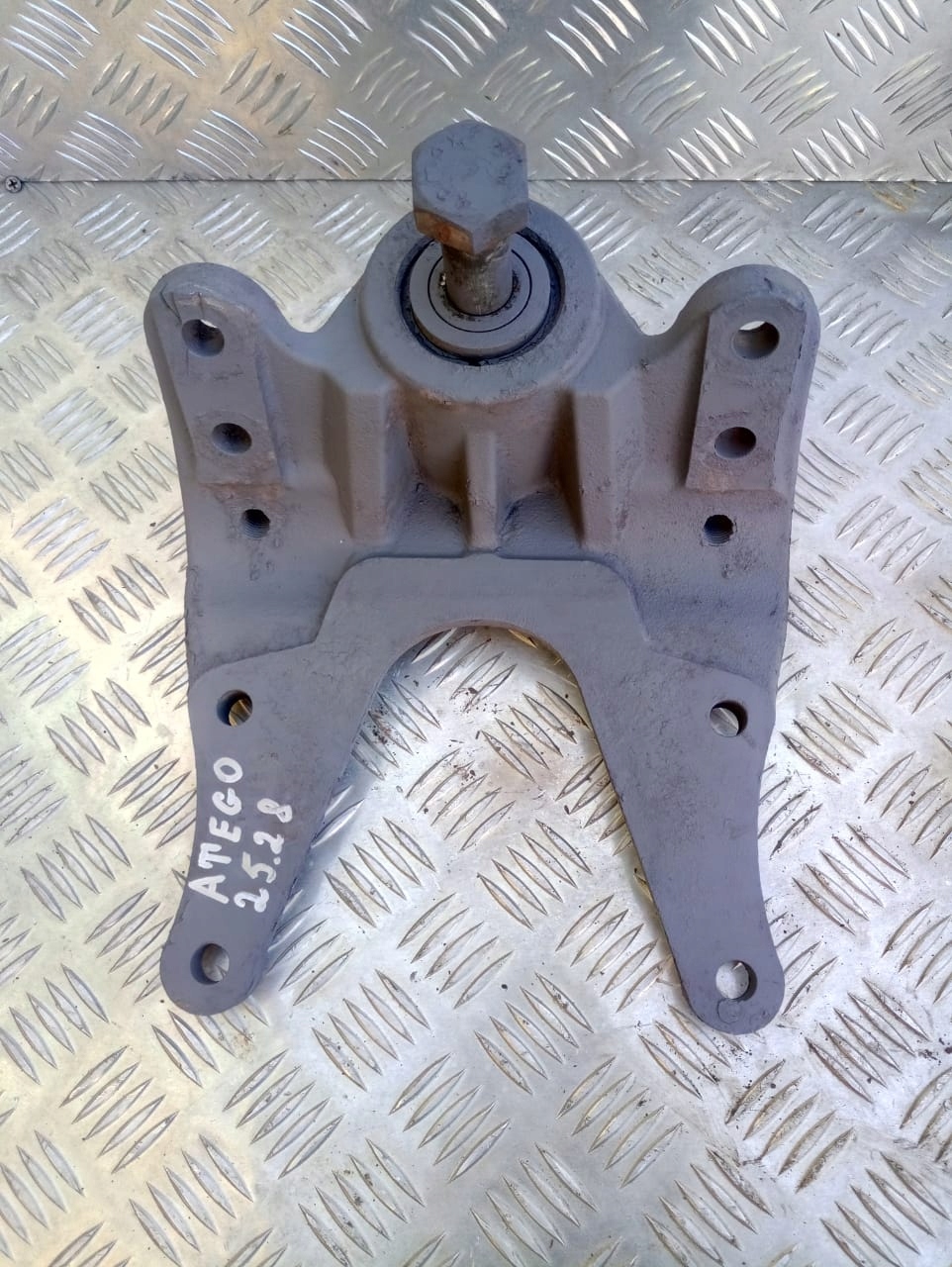 WSPORNIK WIESZAK RESORA PRZÓD A9413220003 ATEGO