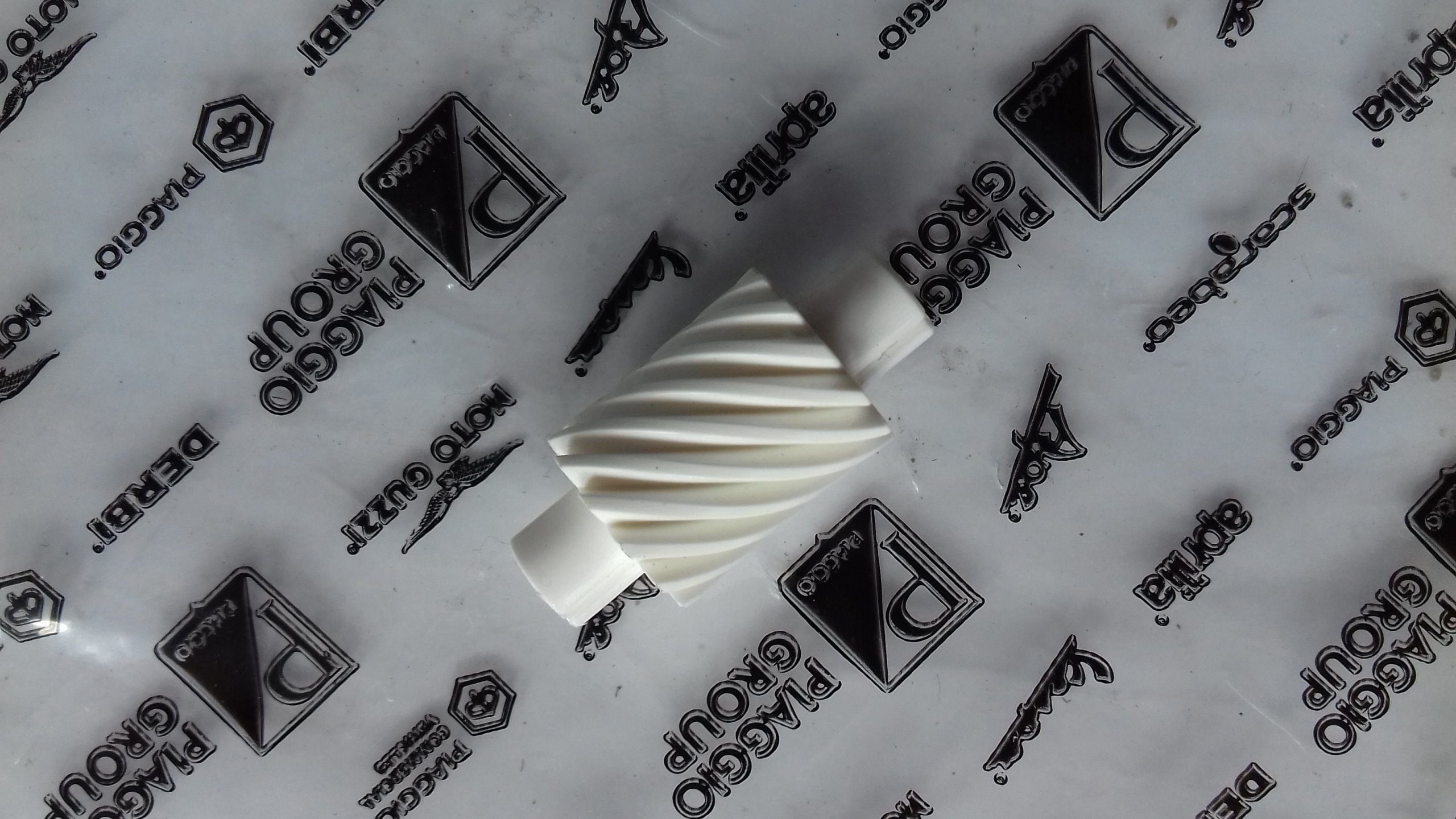 Ślimak licznika prędkościomierza Vespa PX 125-200 Numer katalogowy części 174048