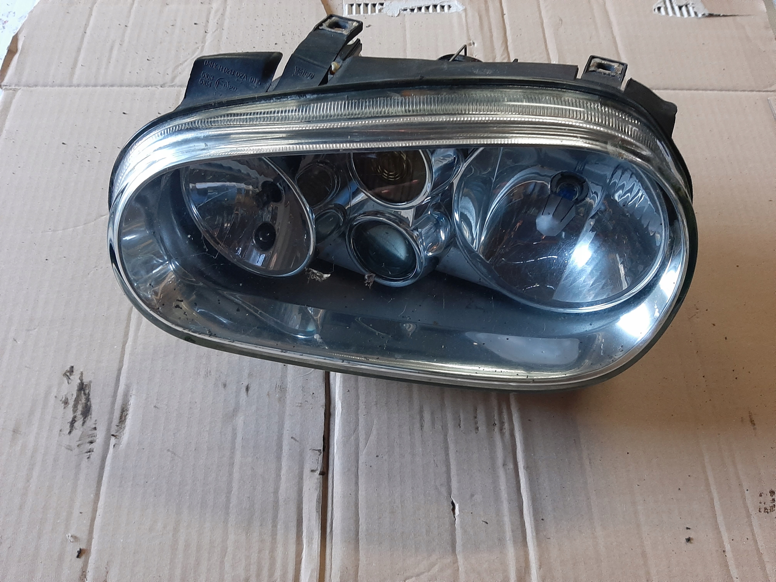 ФАРА ЛІВА ПЕРЕД GOLF IVj1941015d