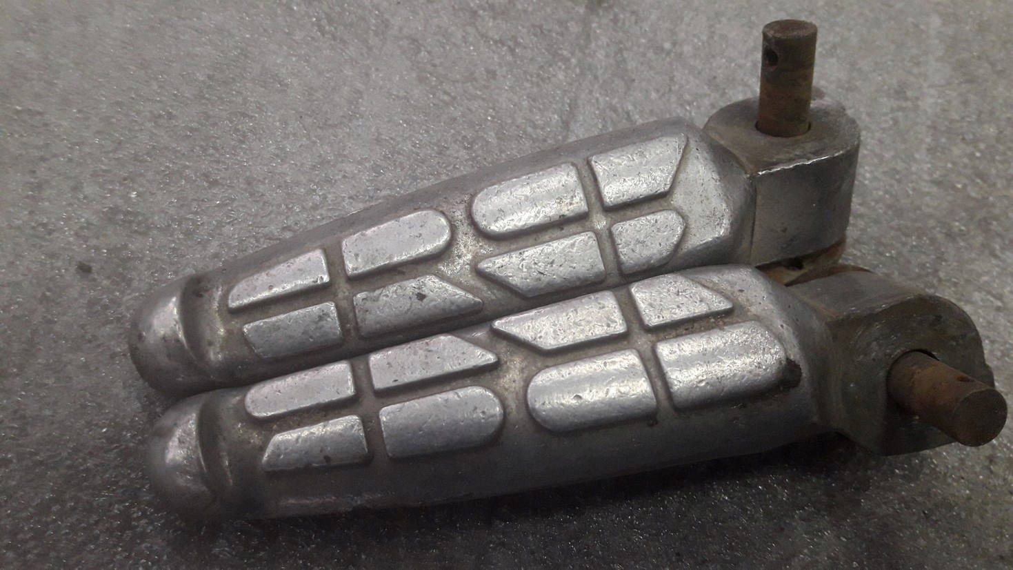 YAMAHA XJ 600 TDM 850 ПАССАЖИРСКАЯ ПОДНОЖКА ЗАДНЯЯ