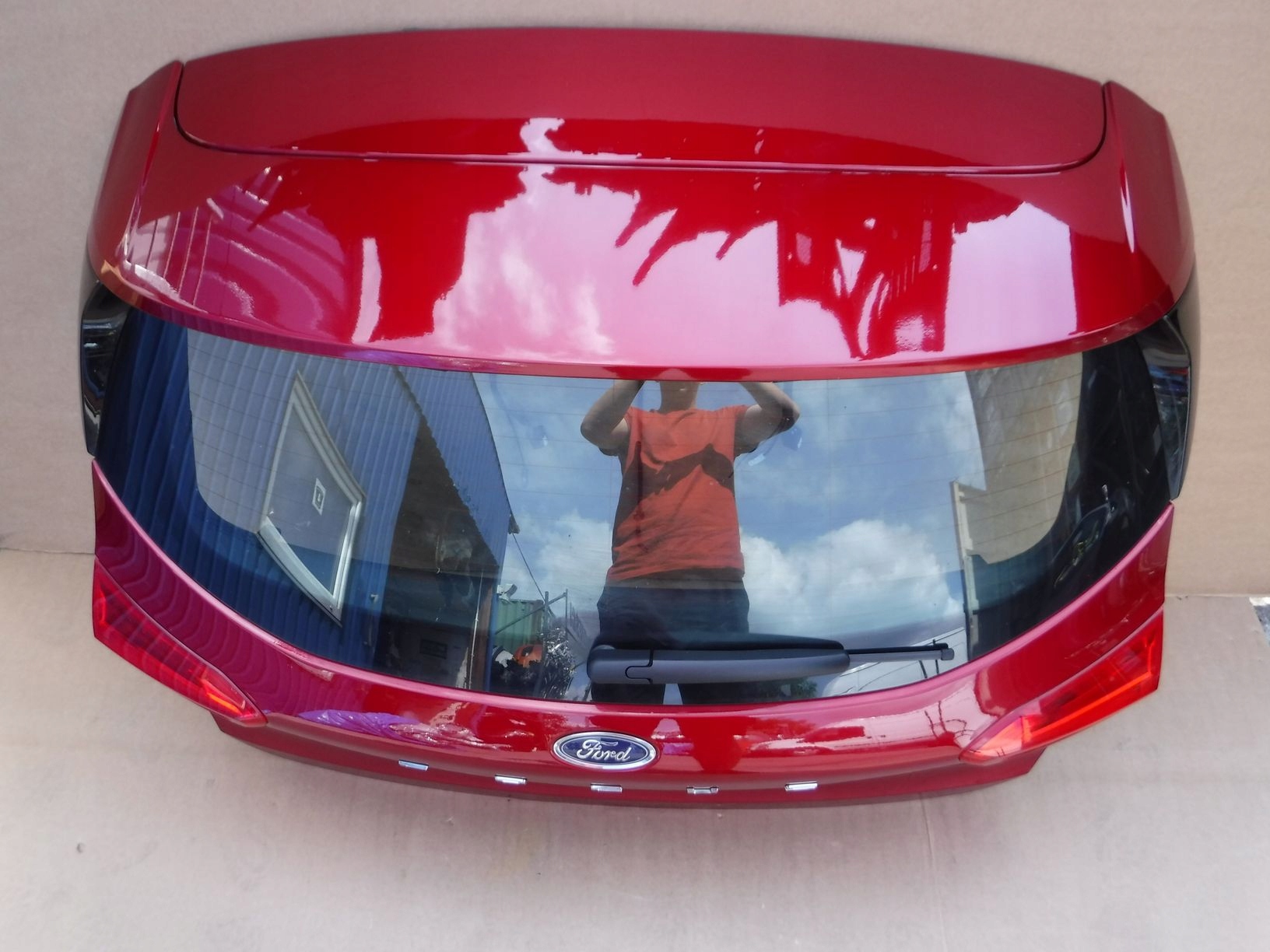 TYLNA KLAPA RUBBY RED FORD FOCUS MK4 2018- 5 DRZWI Producent części Ford OE