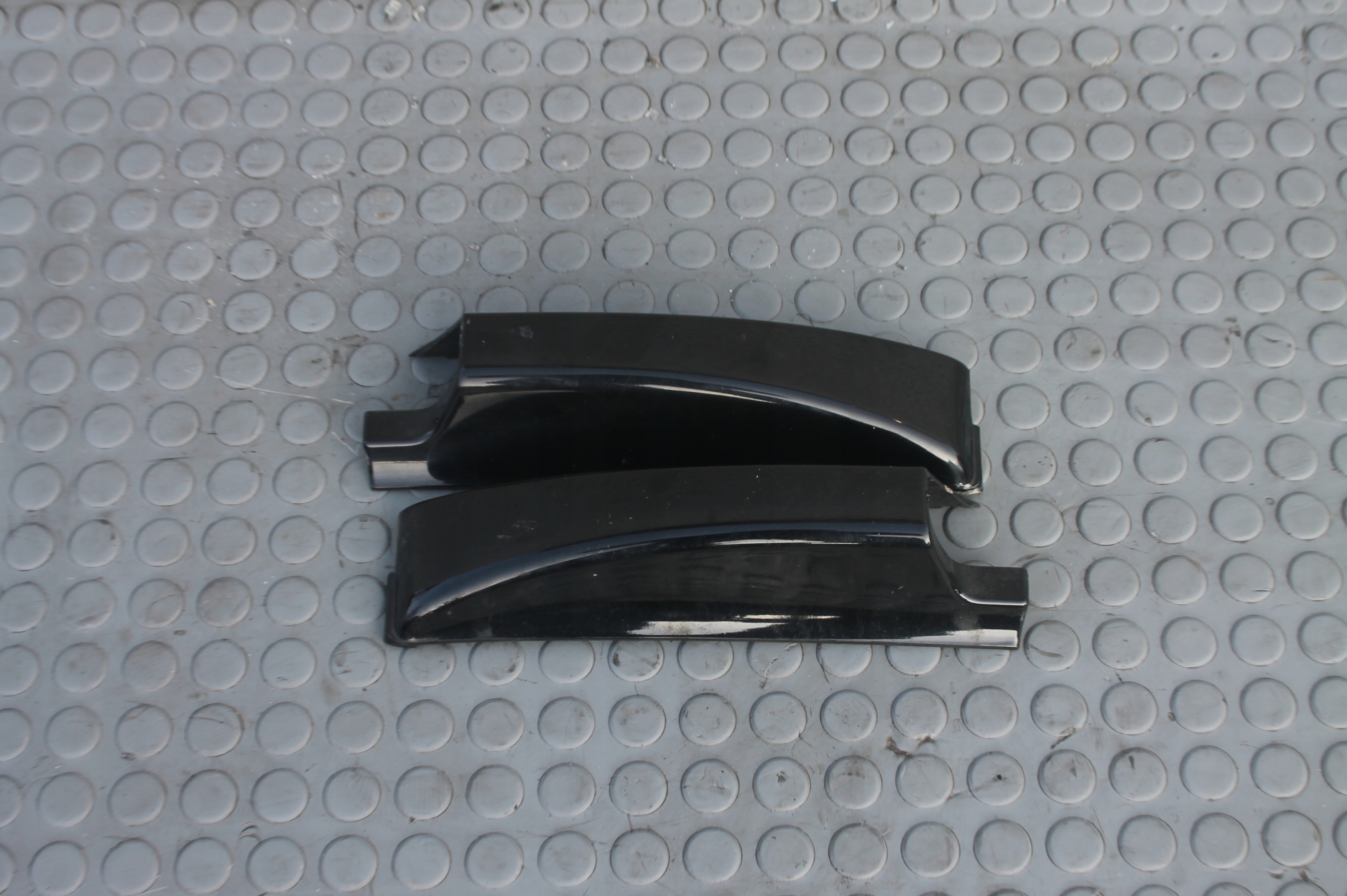 ZAŚLEPKA RELINGU LEWY lub PRAWY TYŁ CARENS III 06-12