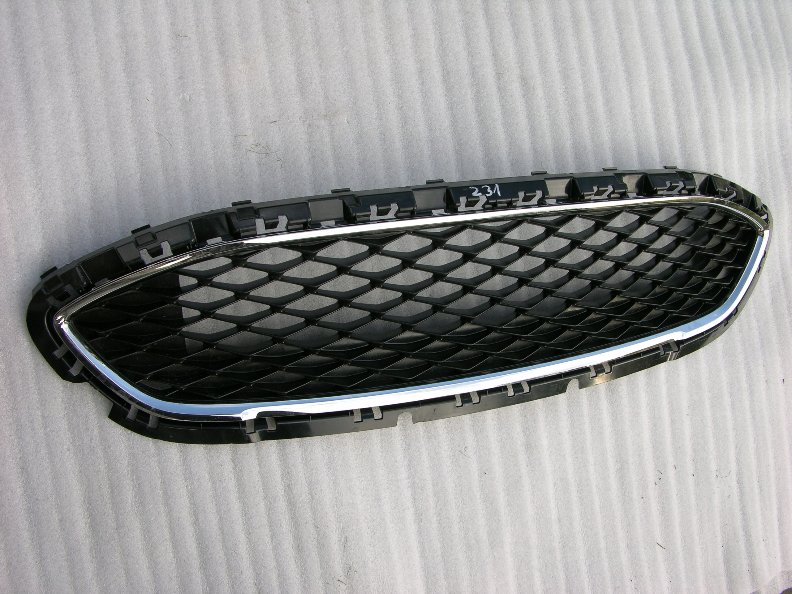 FORD FIESTA MK8 ATRAPA GRILL ORYGINAL CHROM ACTIVE Car type Passenger cars