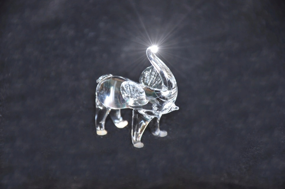 SŁONIK SZKLANY FIGURKA SŁOŃ Z TRĄBĄ NA SZCZĘŚCIE Producent inny