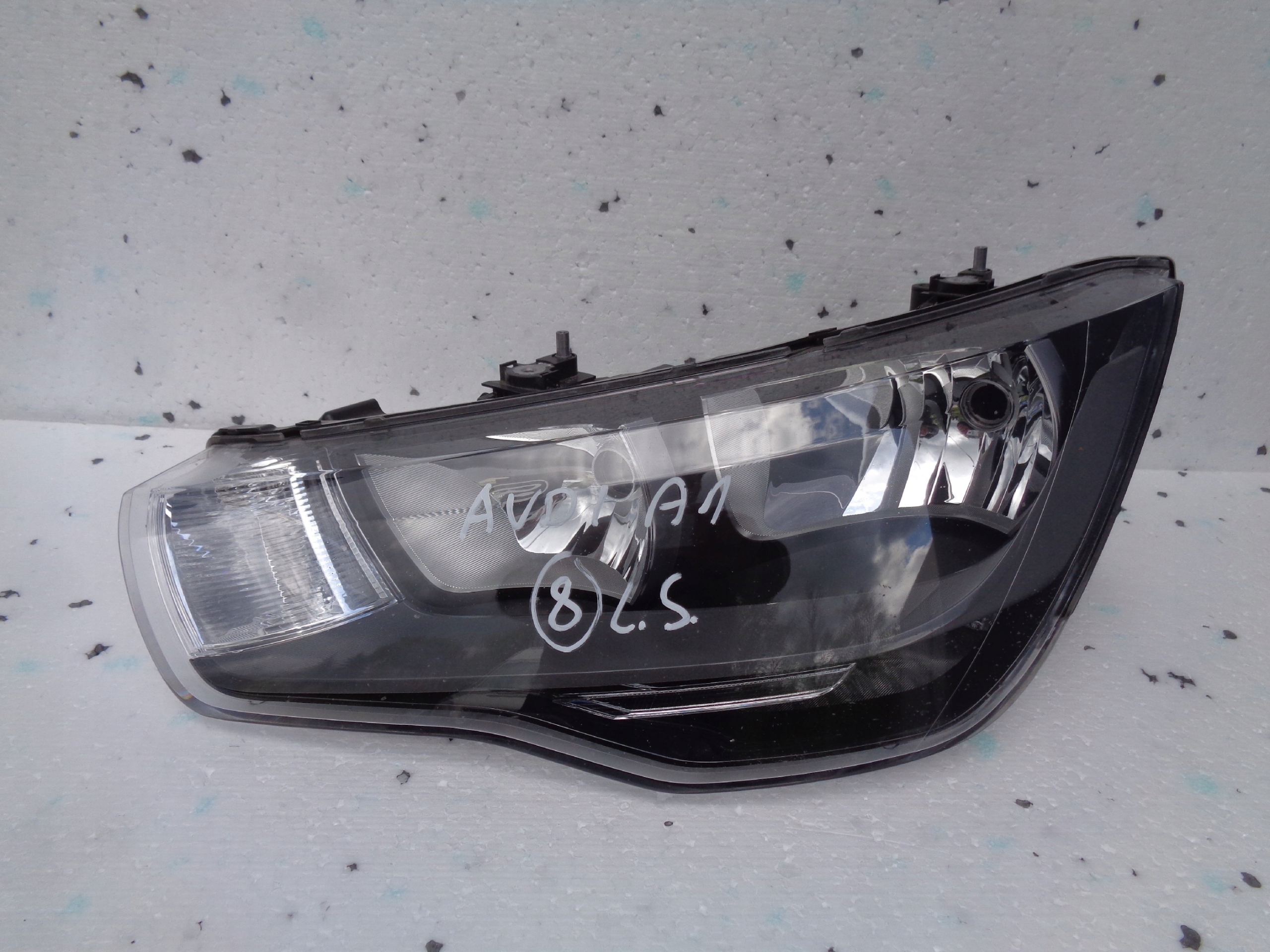 ФАРА ПЕРЕД ЛЕВА AUDI A1 ОБЫЧНЫЙ