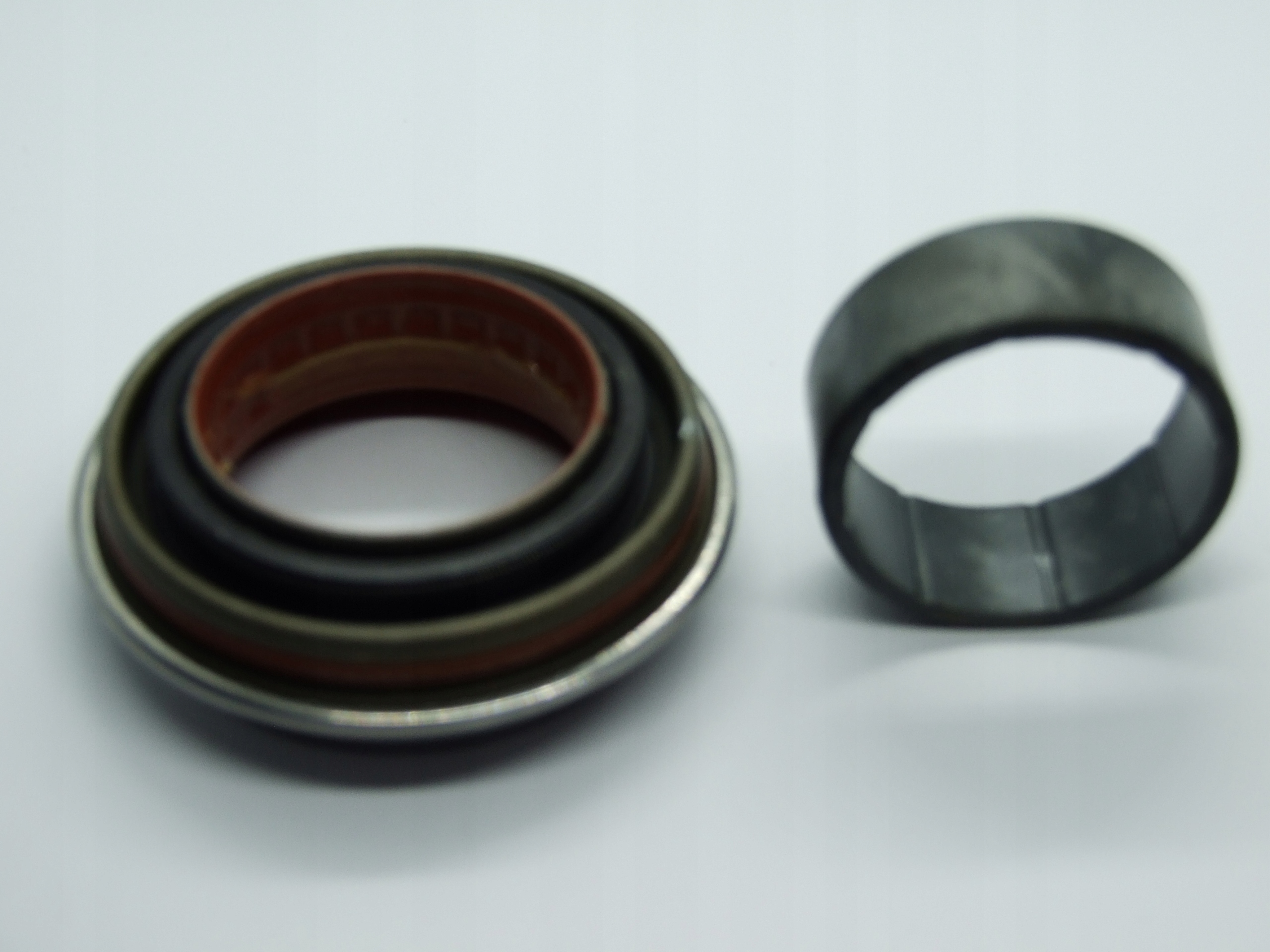 CN15-7H429-BA - ПОЛУОСНЫЙ ГЕРМЕТИК FORD KUGA ESCAPE РЕДУКТОР США