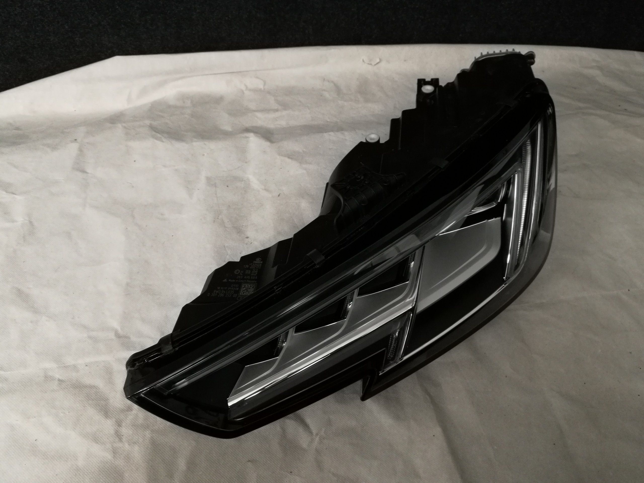 Lampa Audi A4 8W0941035 Matrix lewy