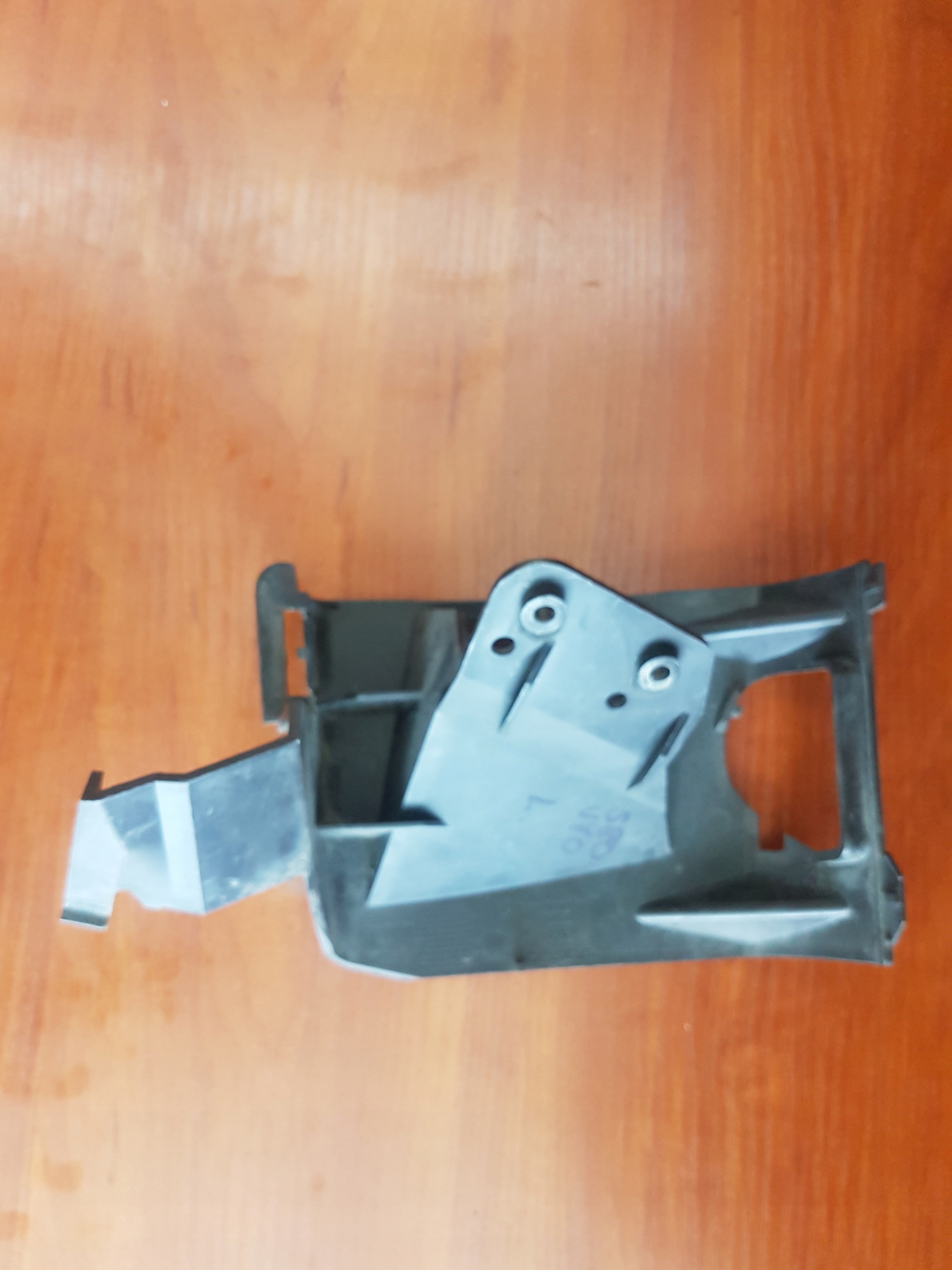 MOCOWANIE SPRYSKIWACZA VOLVO V70 LEWE 30764183 Producent części Volvo OE