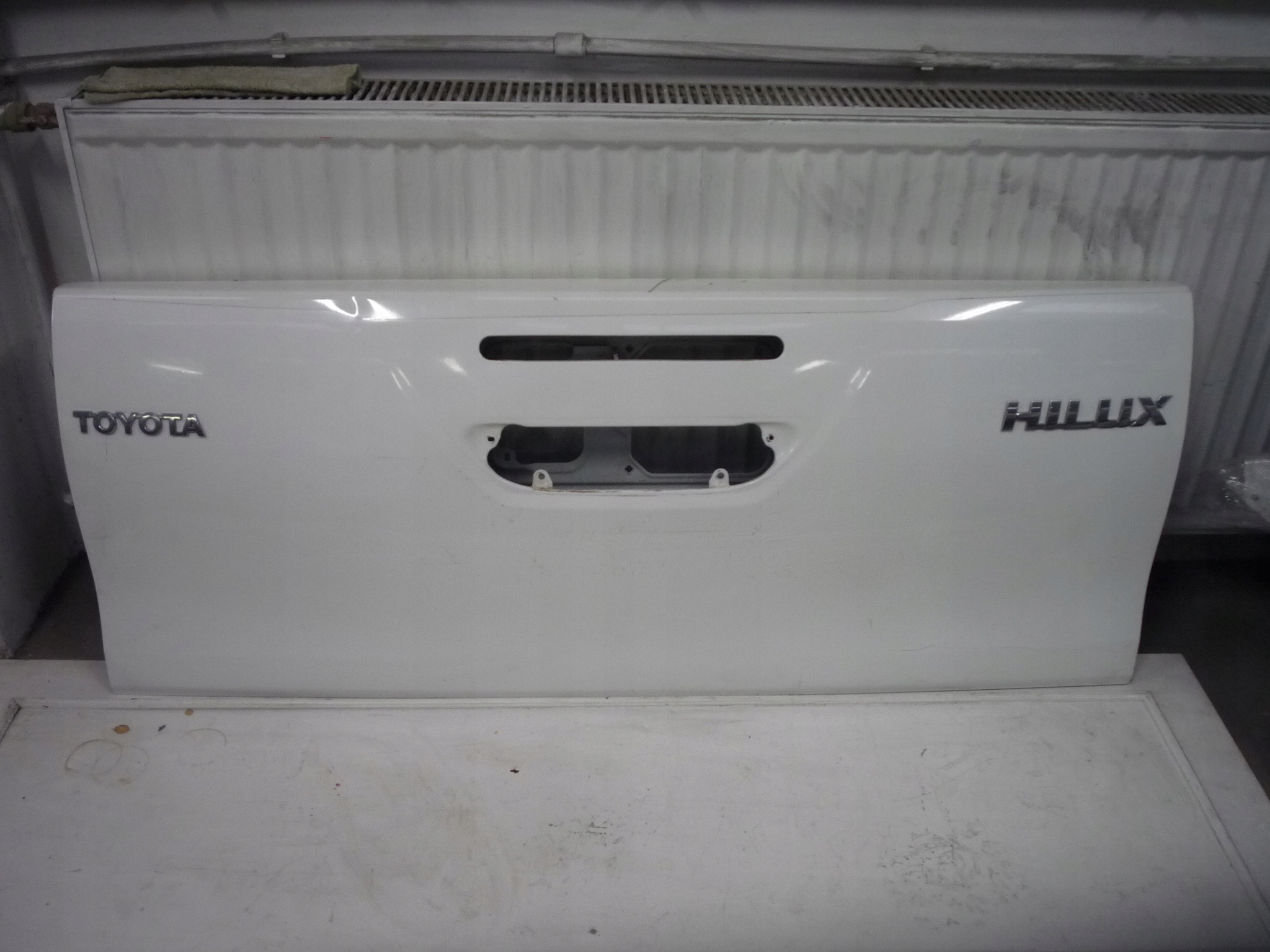 Toyota hilux 16- задняя крышка
