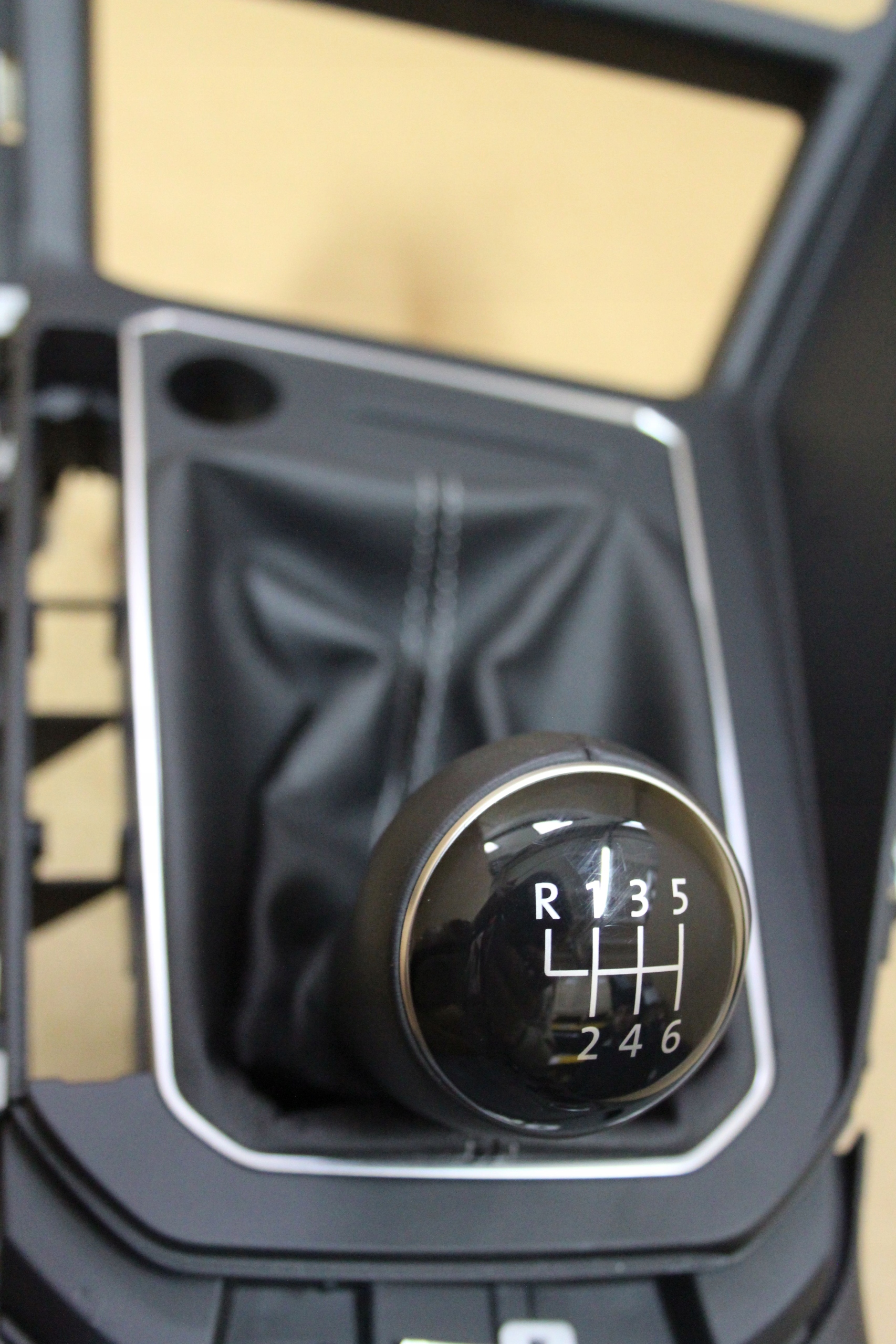 РУЧКА СИЛЬФОНА VW POLO R 2G1711113C ШКІРА