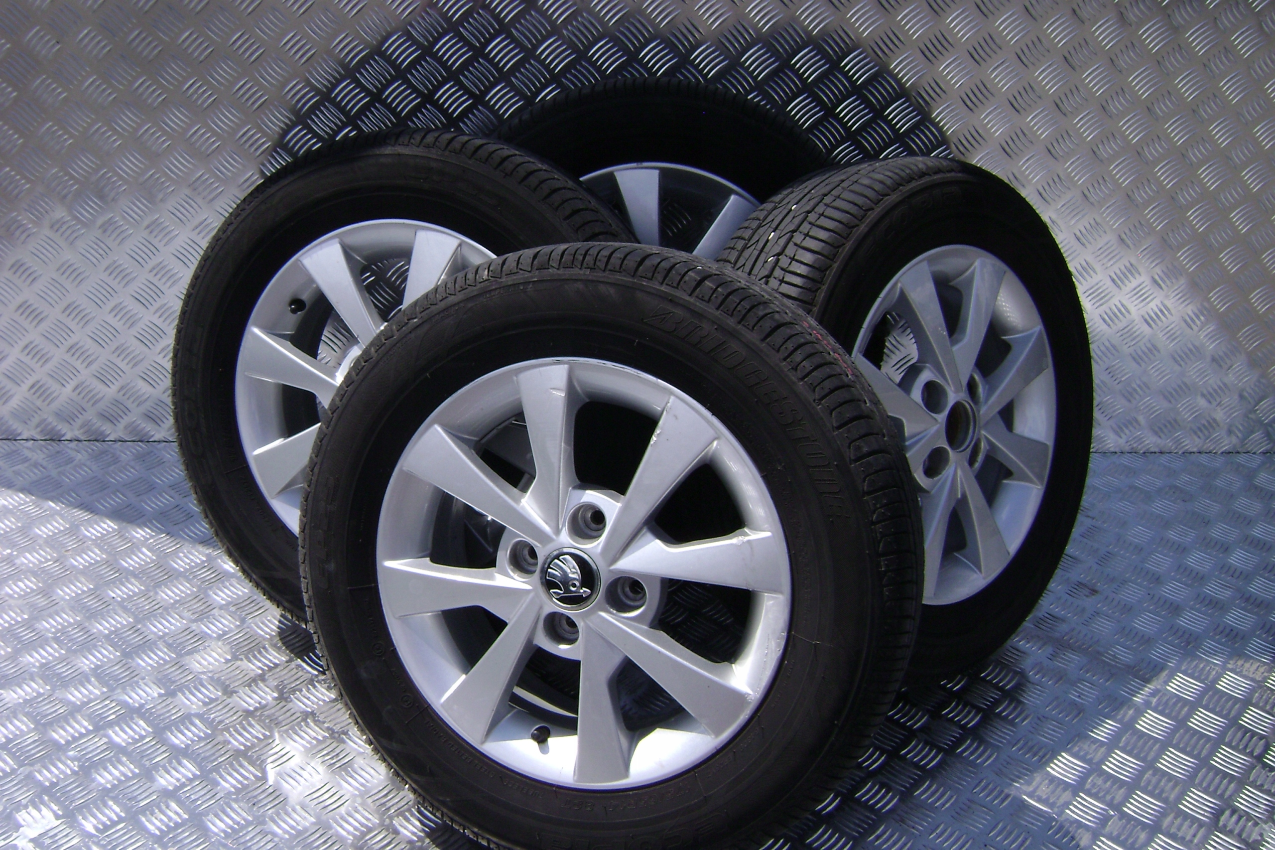 ШКОДА ЦИТІГО - ДИСКИ АЛЮМІНІЄВЕ З ШИНИ 14