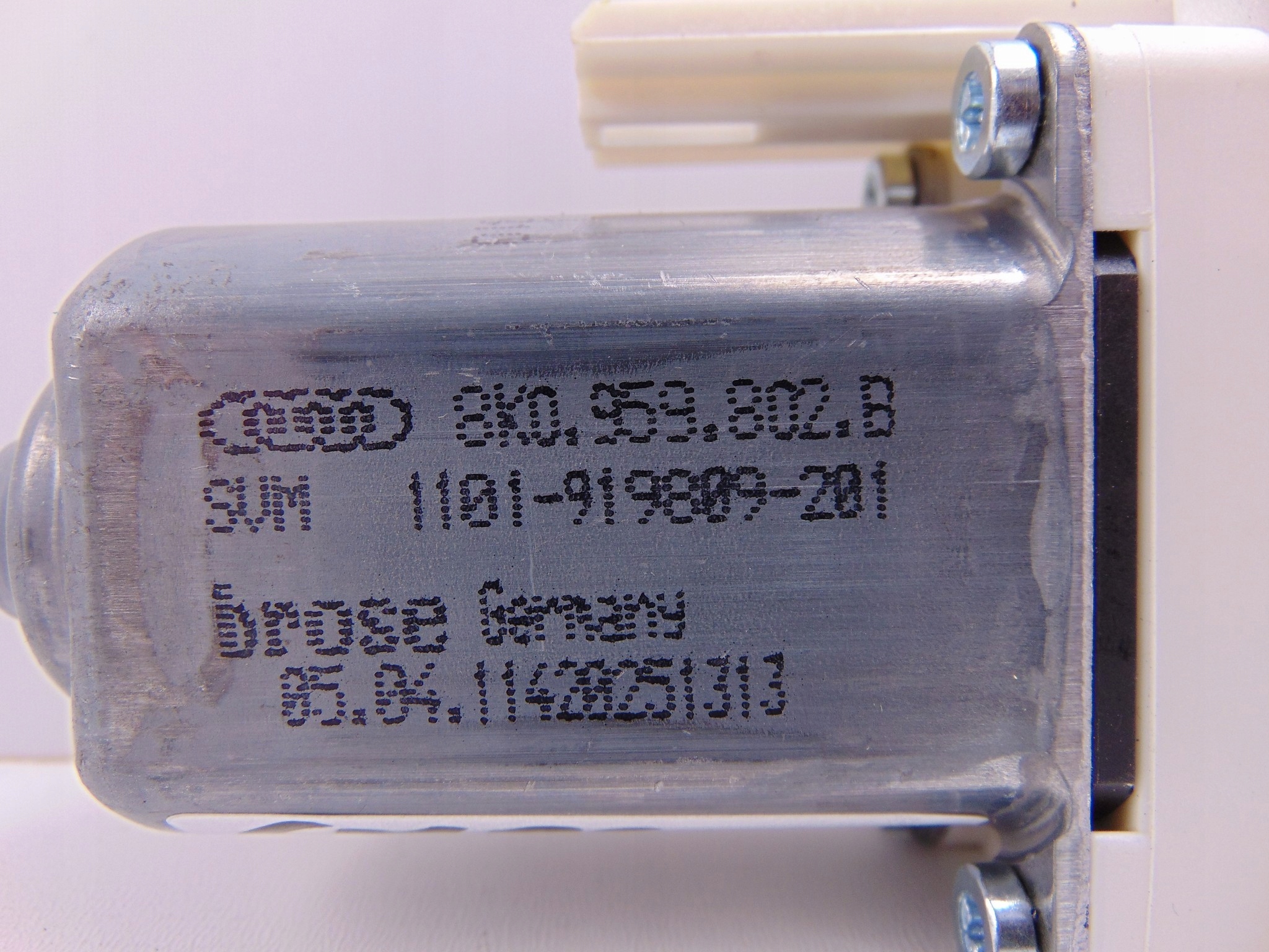 8K0959802B SILNICZEK PODNOŚNIK SZYBY VW AUDI SEAT Typ samochodu Samochody osobowe