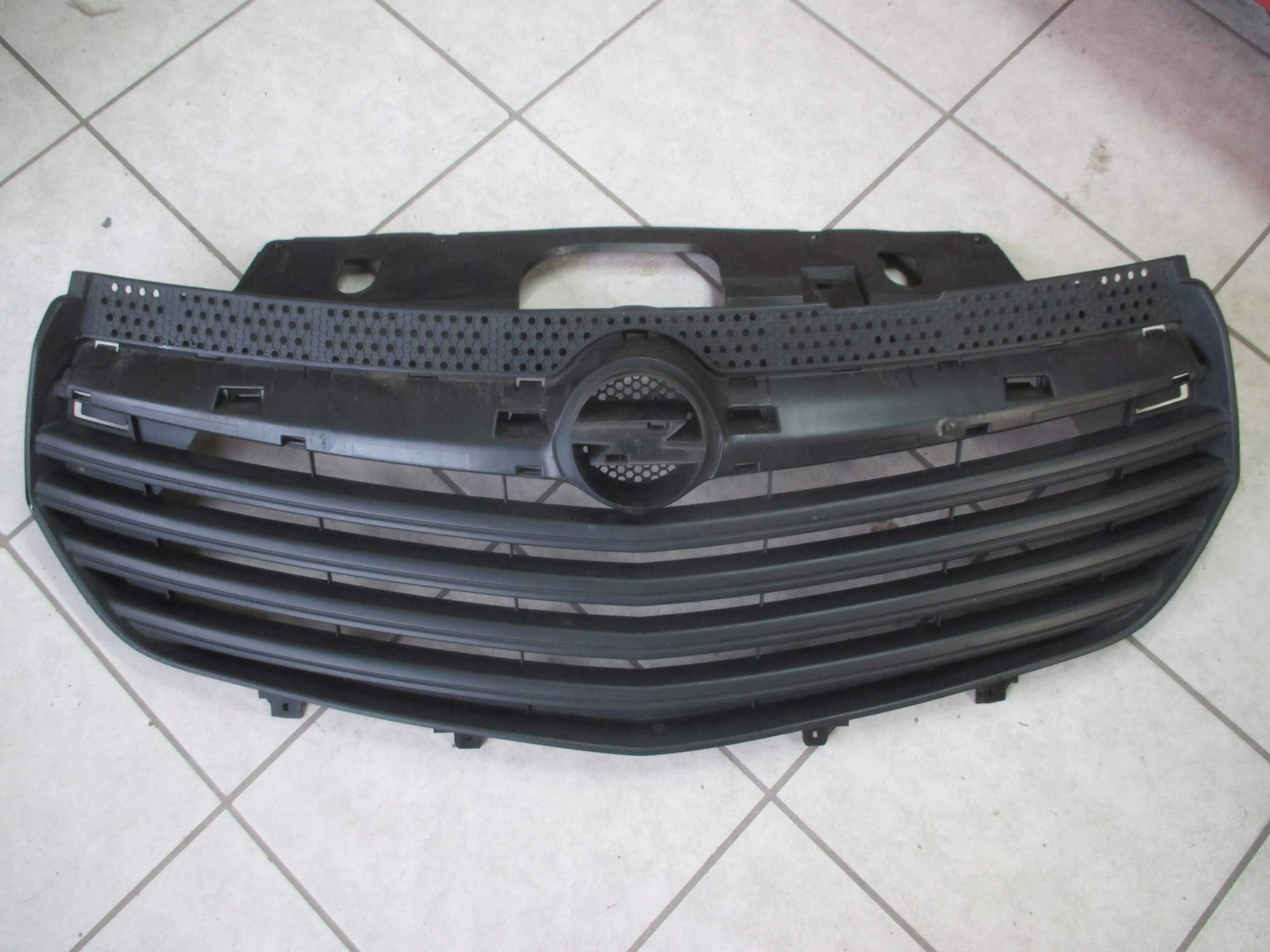 решетка радиатора opel Vivaro II 2014R->