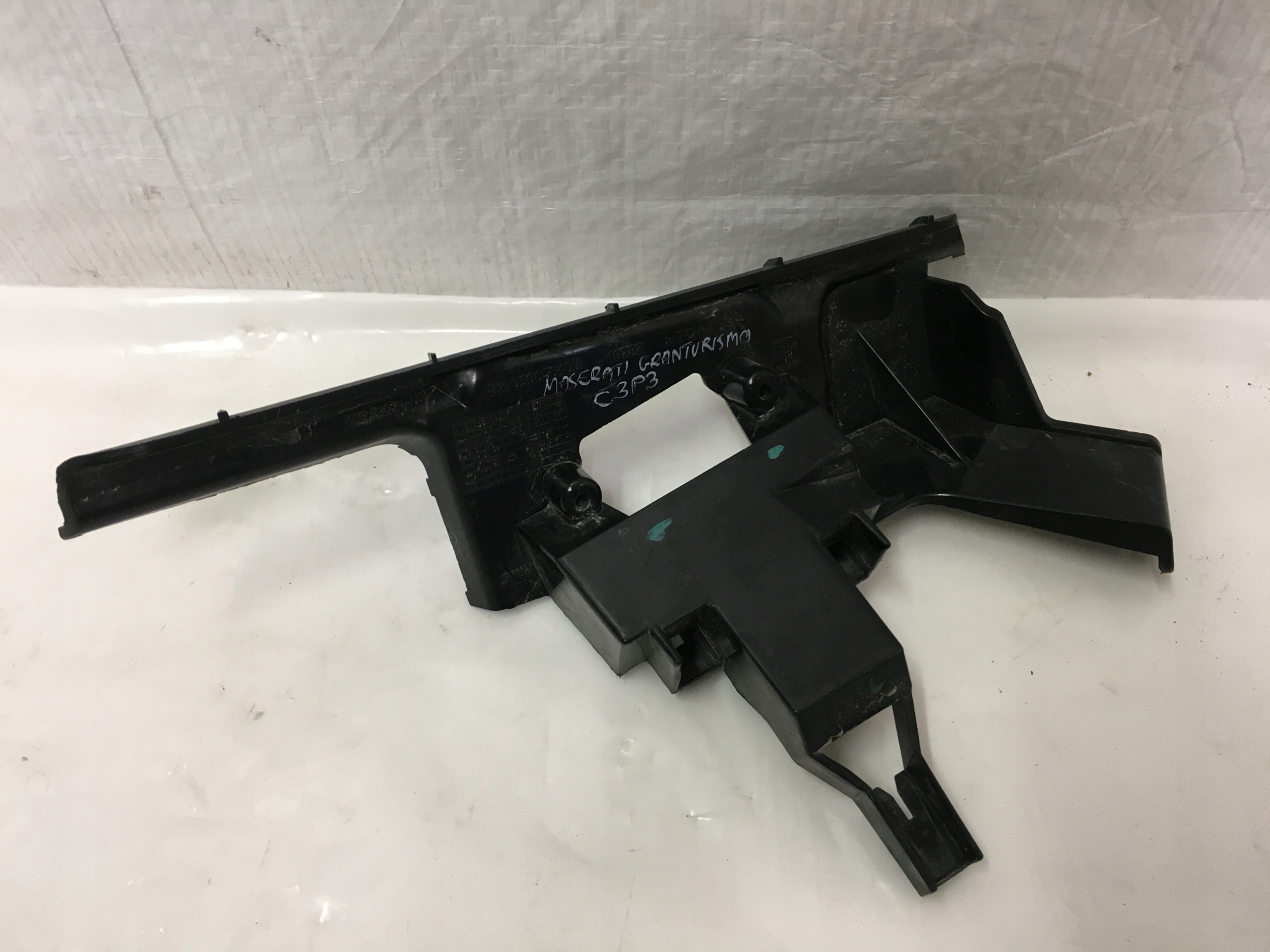 MASERATI GRANTURISMO ПЕРЕДНИЙ КРОНШТЕЙН DX080056400