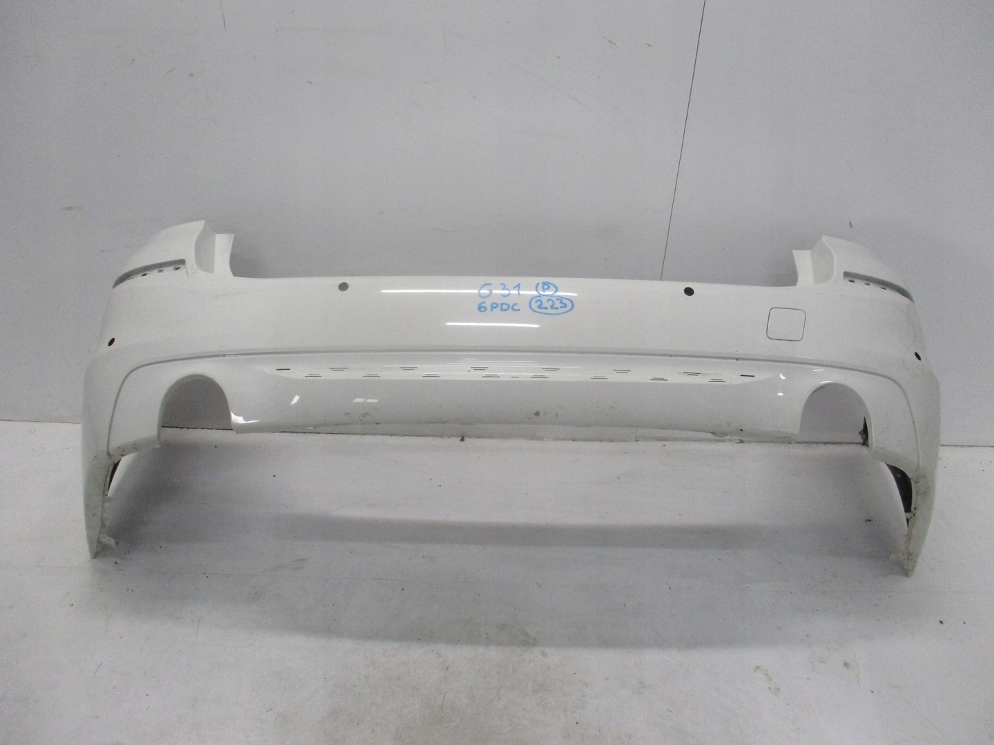 bumper BMW 5 G31 below PDC unprotected rear part