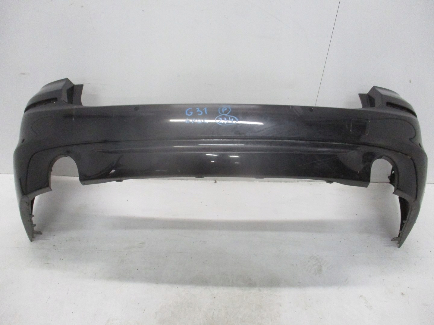 bumper BMW 5 G31 m-packet below PDC unprotected rear part