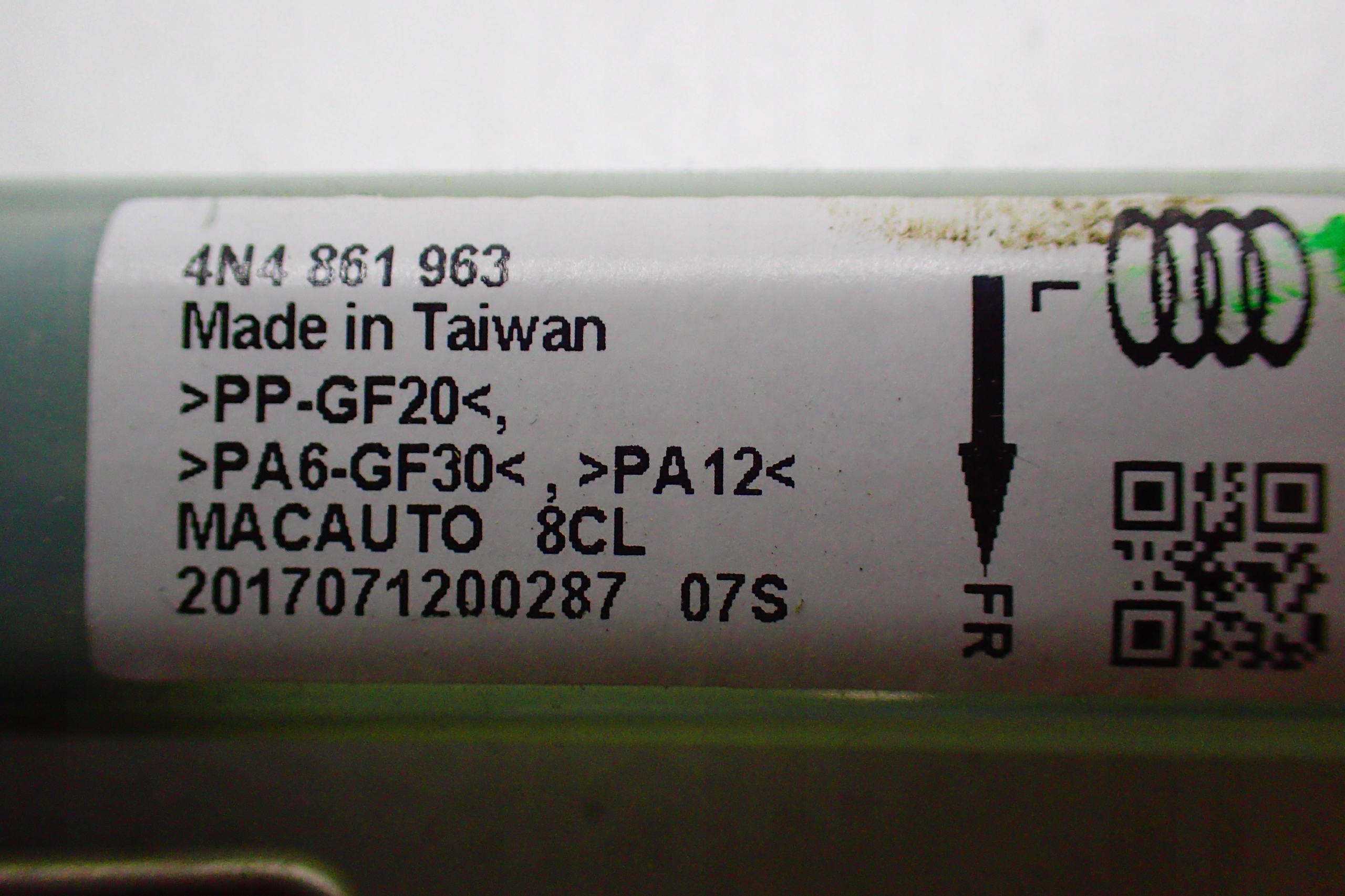 B0946b3044188bf77f15b2b69a09