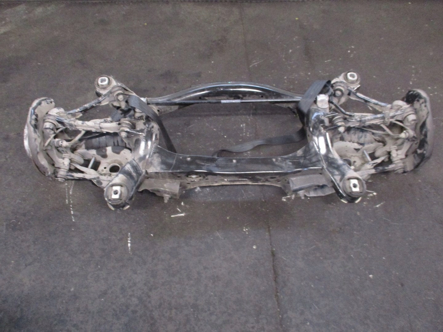 Zawieszenie tylne BMW 3 F30 F 30 2.0 D 16R Producent części BMW OE