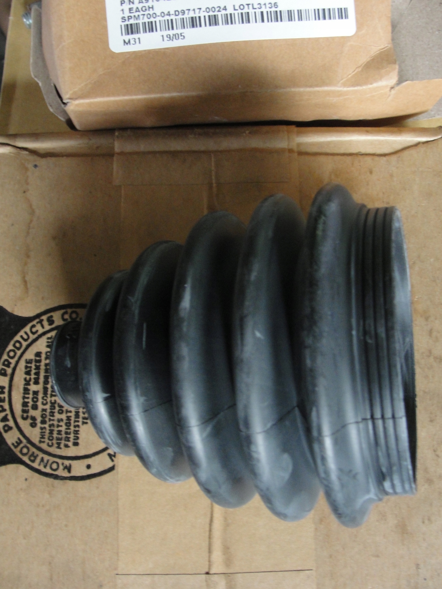 4756635738 - HMMWV M998 Humvee H1 Hummer шарнир резиновый чехол