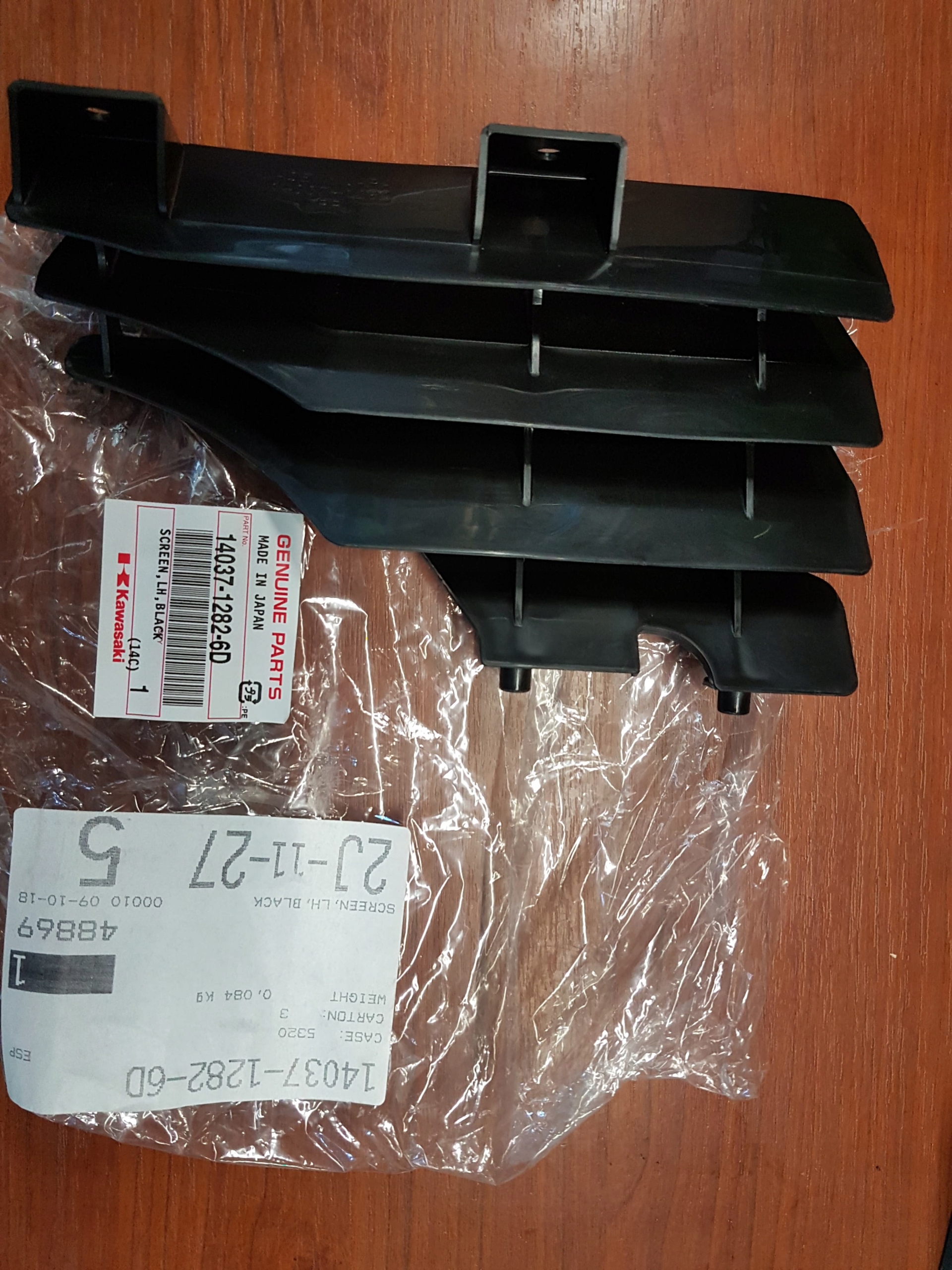 РЕШЕТКА РАДИАТОРА KX 85 KX 100 1403712826D