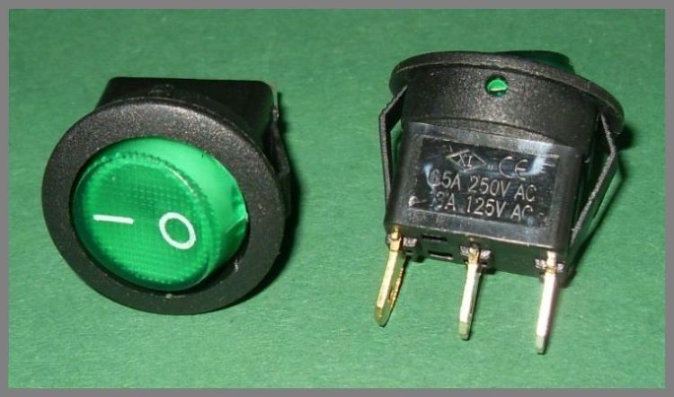 Przełącznik podświetlany okrągły 250V 6,5A Zielony (0353) Symbol 0353