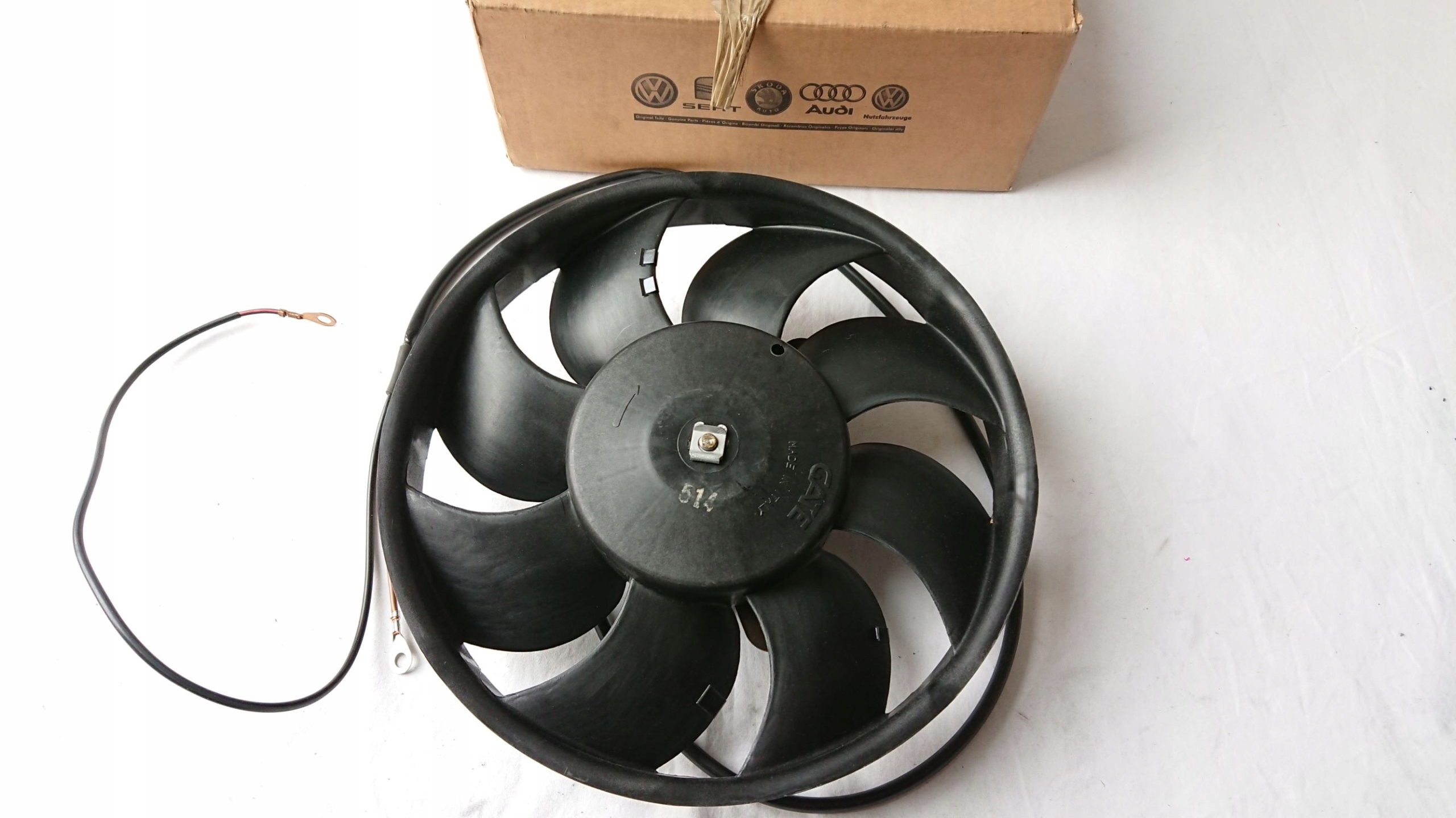 4D0 959 - Вентилятор радиатора VW PASSAT B5 2.8 V6