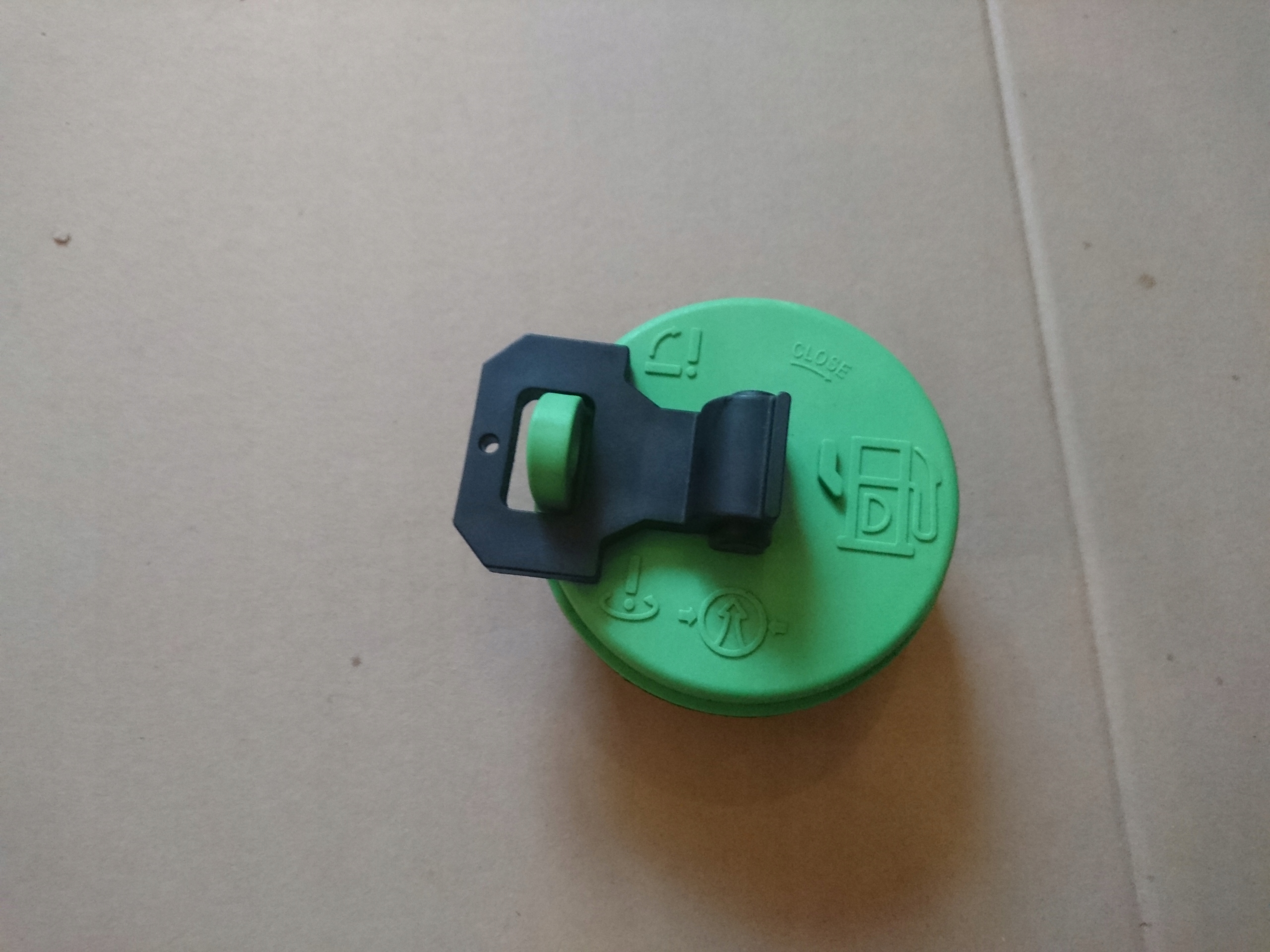 KOREK WLEWU PALIWA CAT 428 2010330 Marka maszyny JCB