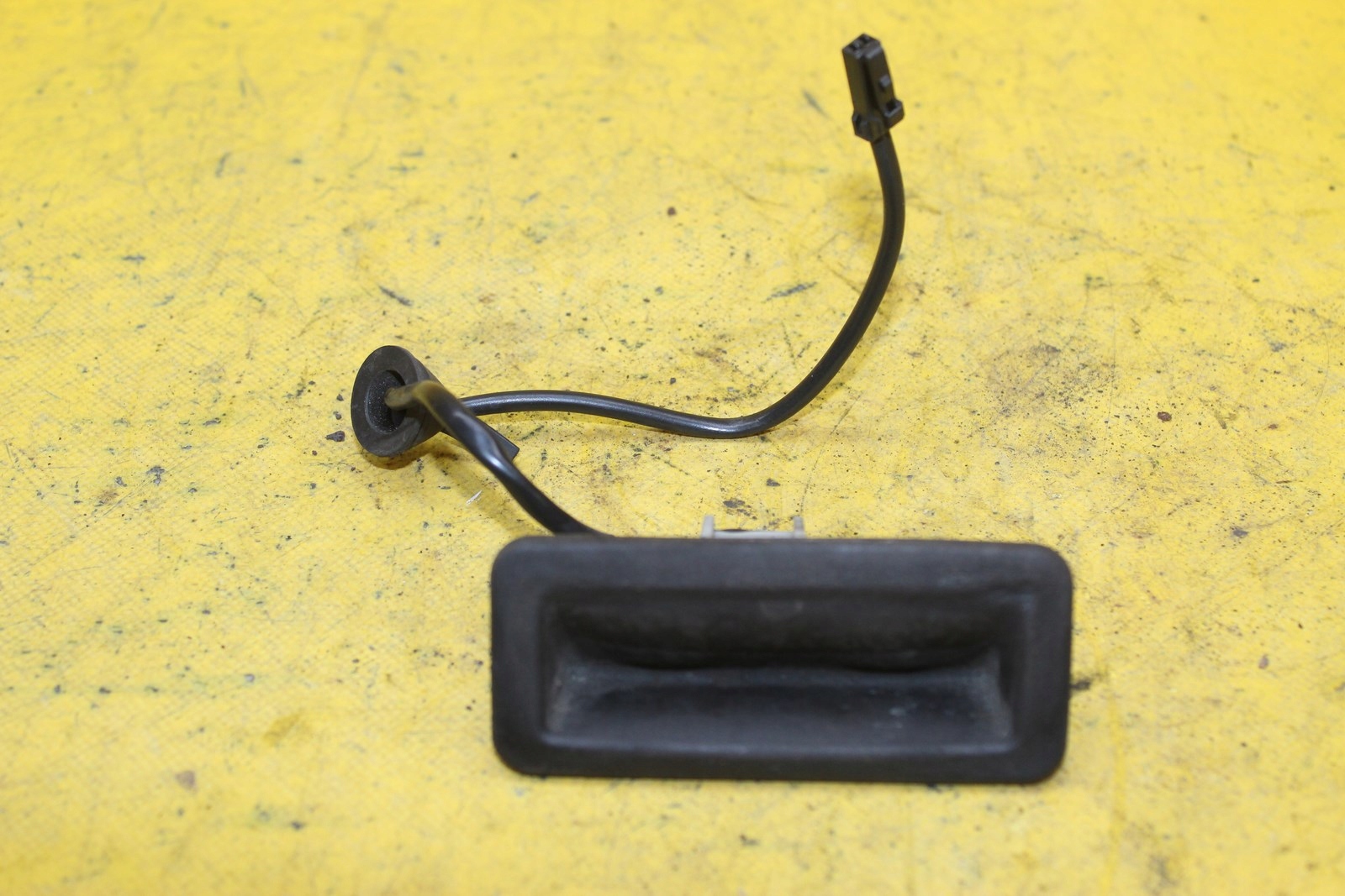 РУЧКА ОТКРЫВАНИЯ ЗАСЛОНКИ FOCUS MK2 II 3M5119B514AC