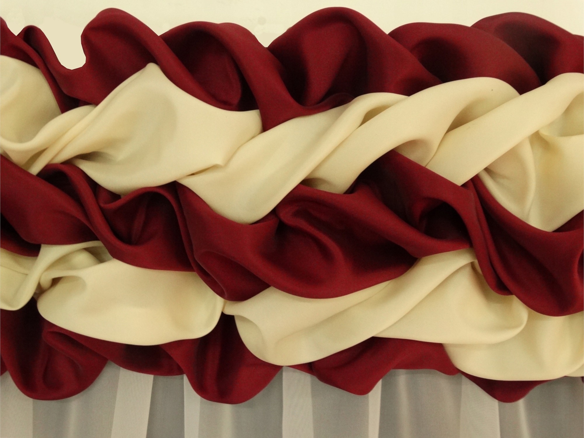 Mg Lambrekýn Bufka Warkocz bordo/krémový garnýž 250 cm