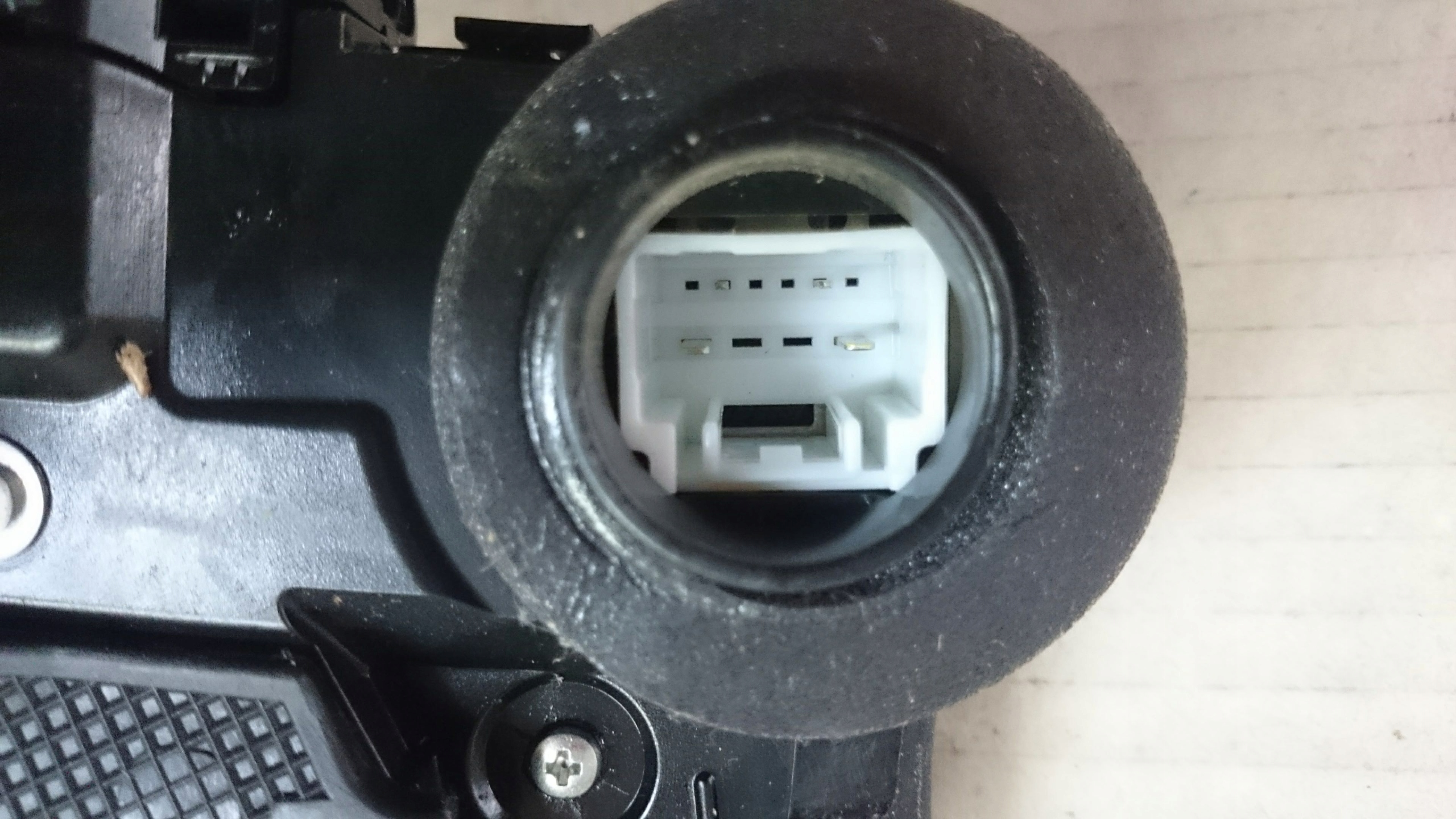 zamek drzwi tylny prawy tył Rav4 Rav-4 IV Producent części Toyota OE