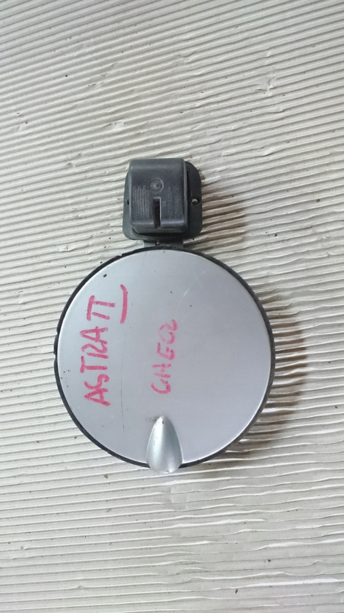 klapka wlewu paliwa wlew Opel Astra II 2