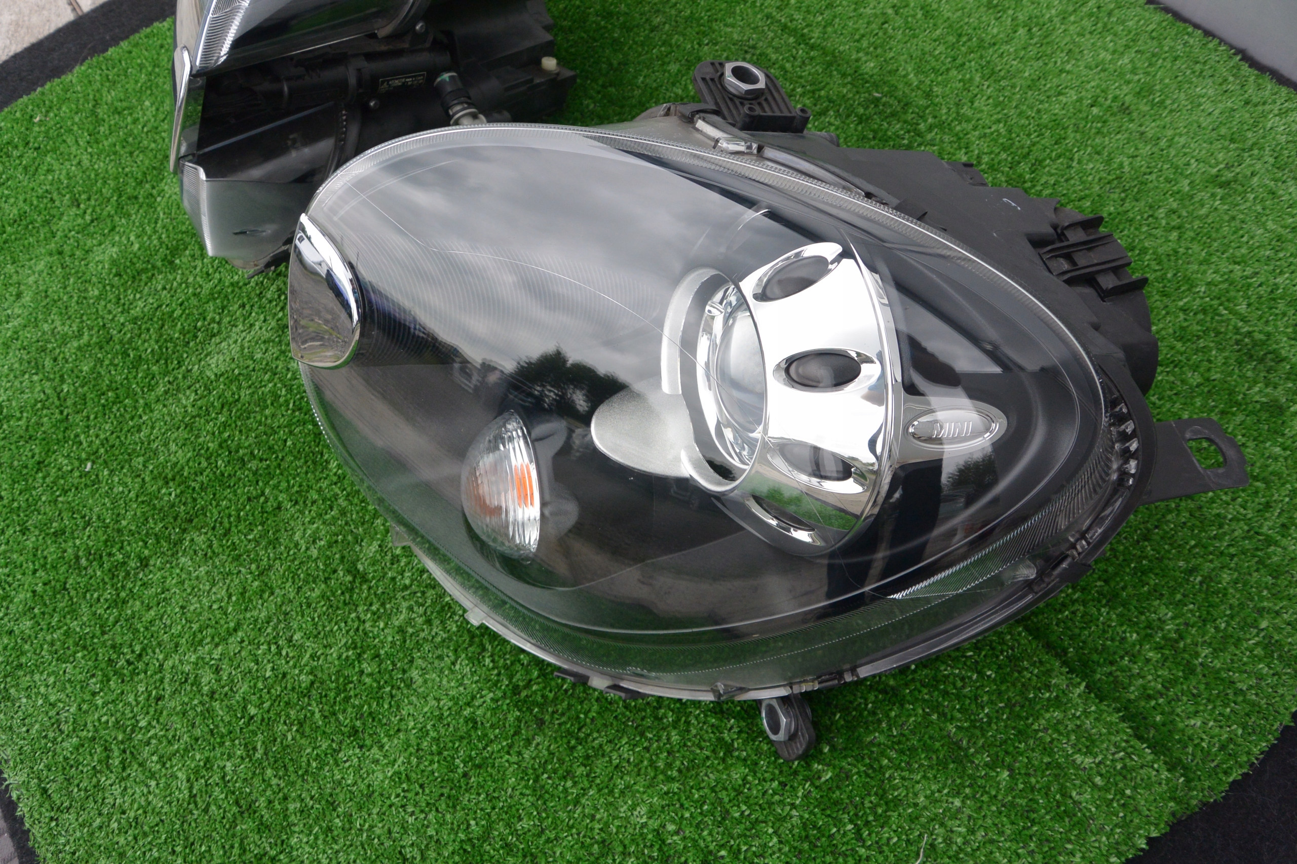 LAMPA PRZÓD LEWA PRAWA MINI COUNTRYMAN R60 XENON Strona zabudowy lewe + prawe