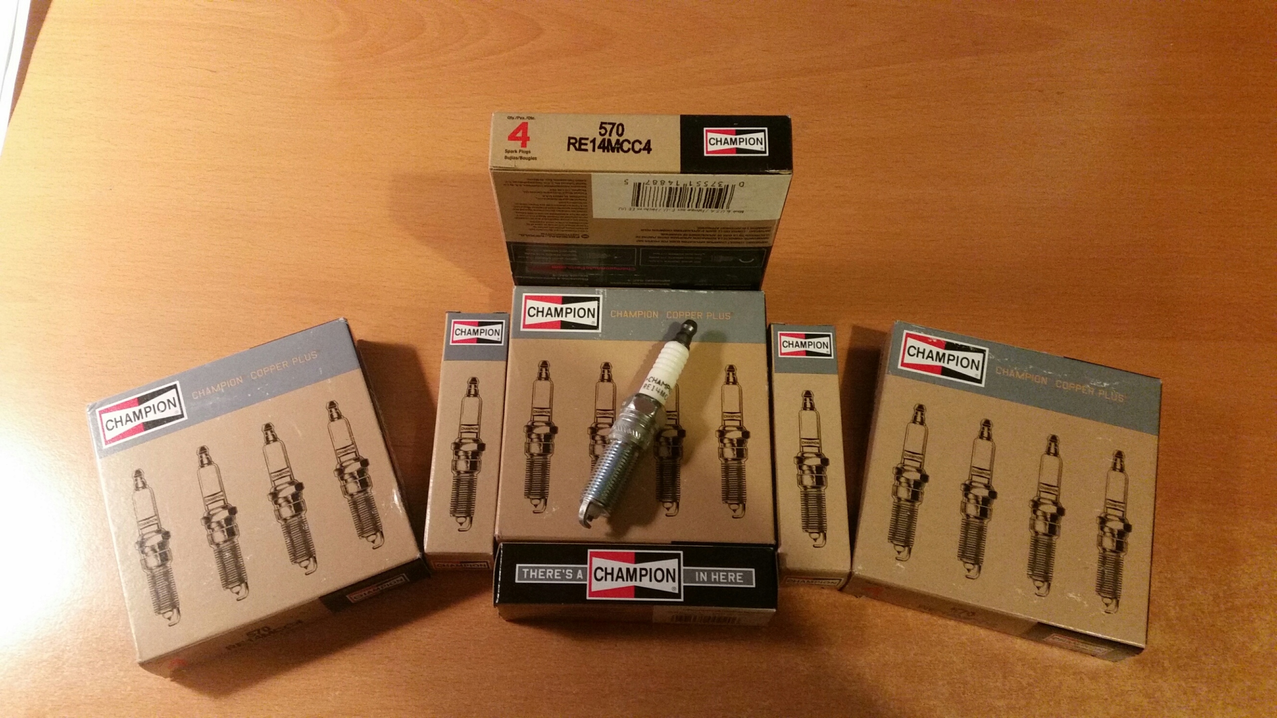 ŚWIECE ZAPŁONOWE CHAMPION RE14MCC4 DODGE 5.7 HEMI Producent części Champion