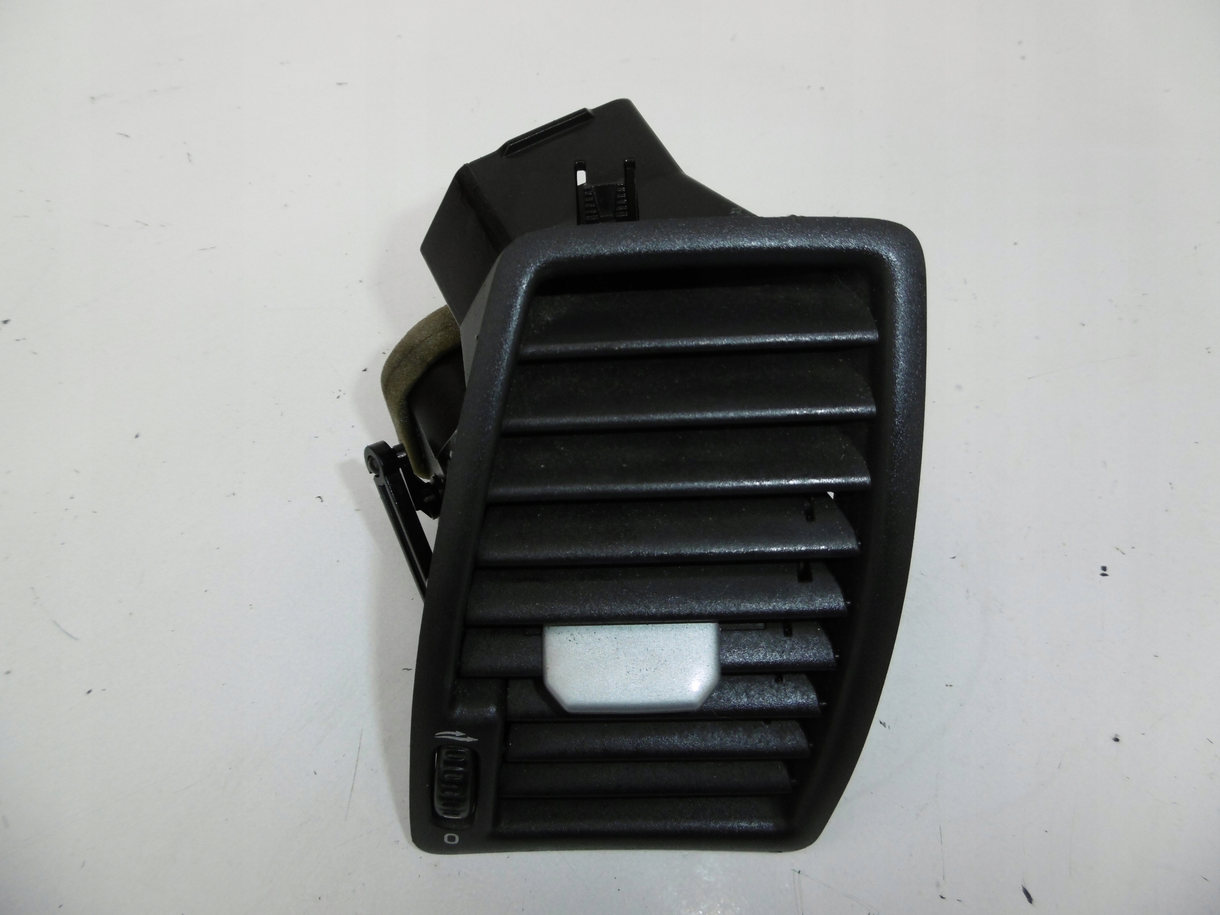 grid air conditioning devices right front VOLVO XC90