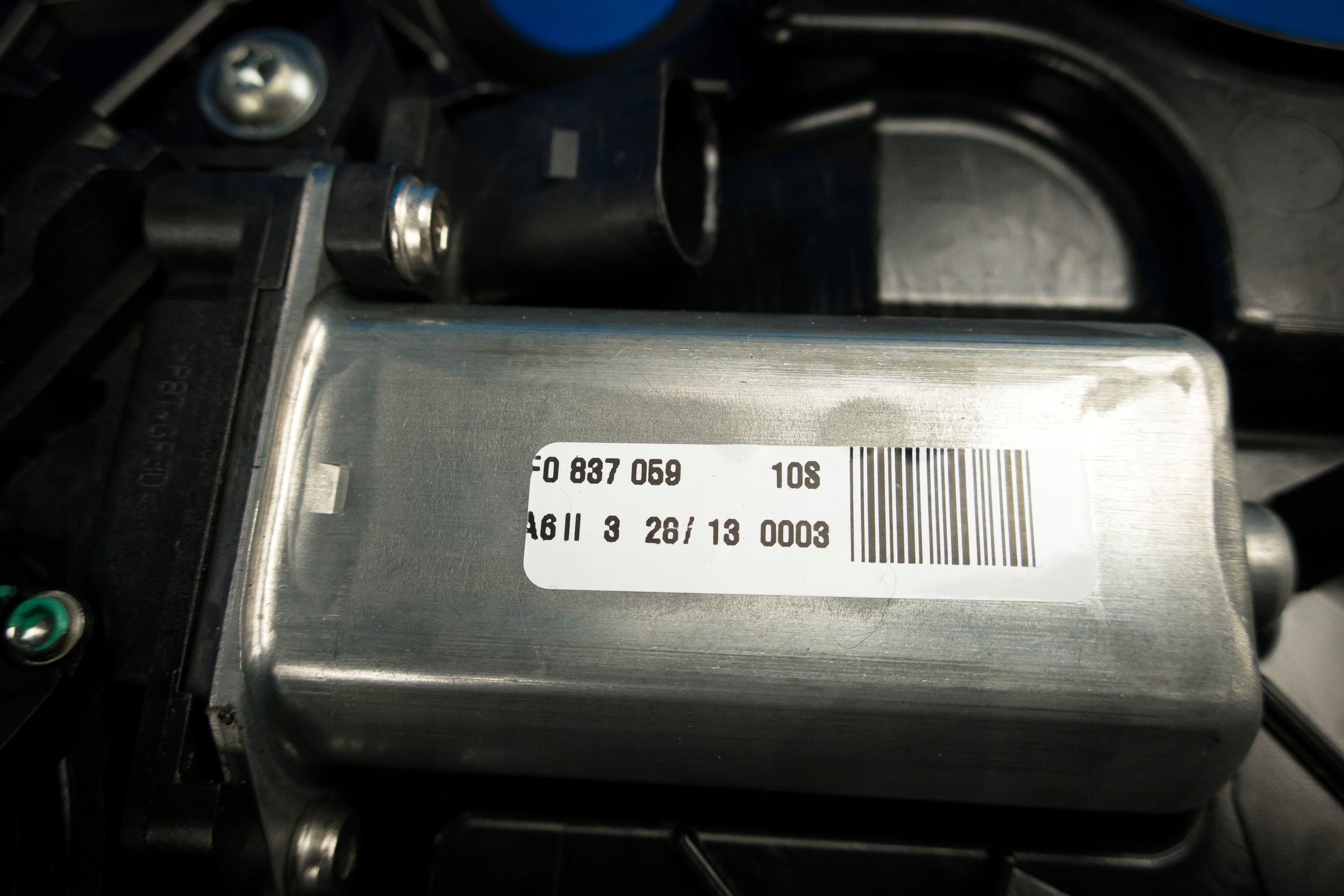 engine dociagu door Audi A6 A7 A8 S8 4H 4F0837059