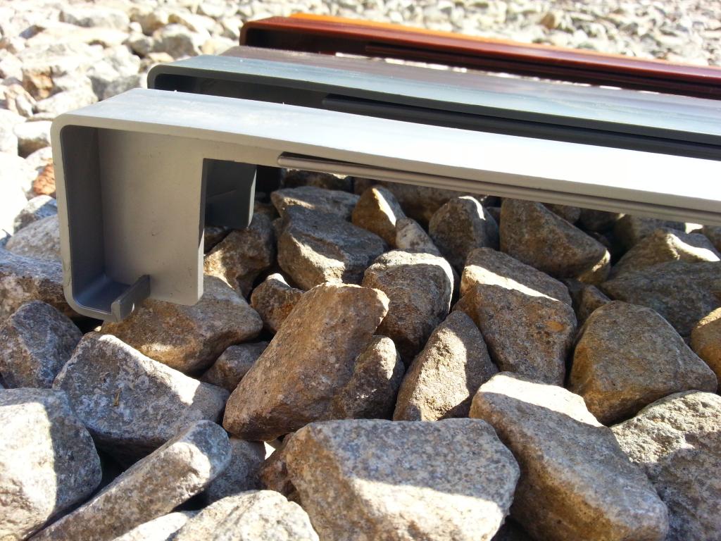 Łącznik parapetów stalowych do kąta i po dł. Marka inna