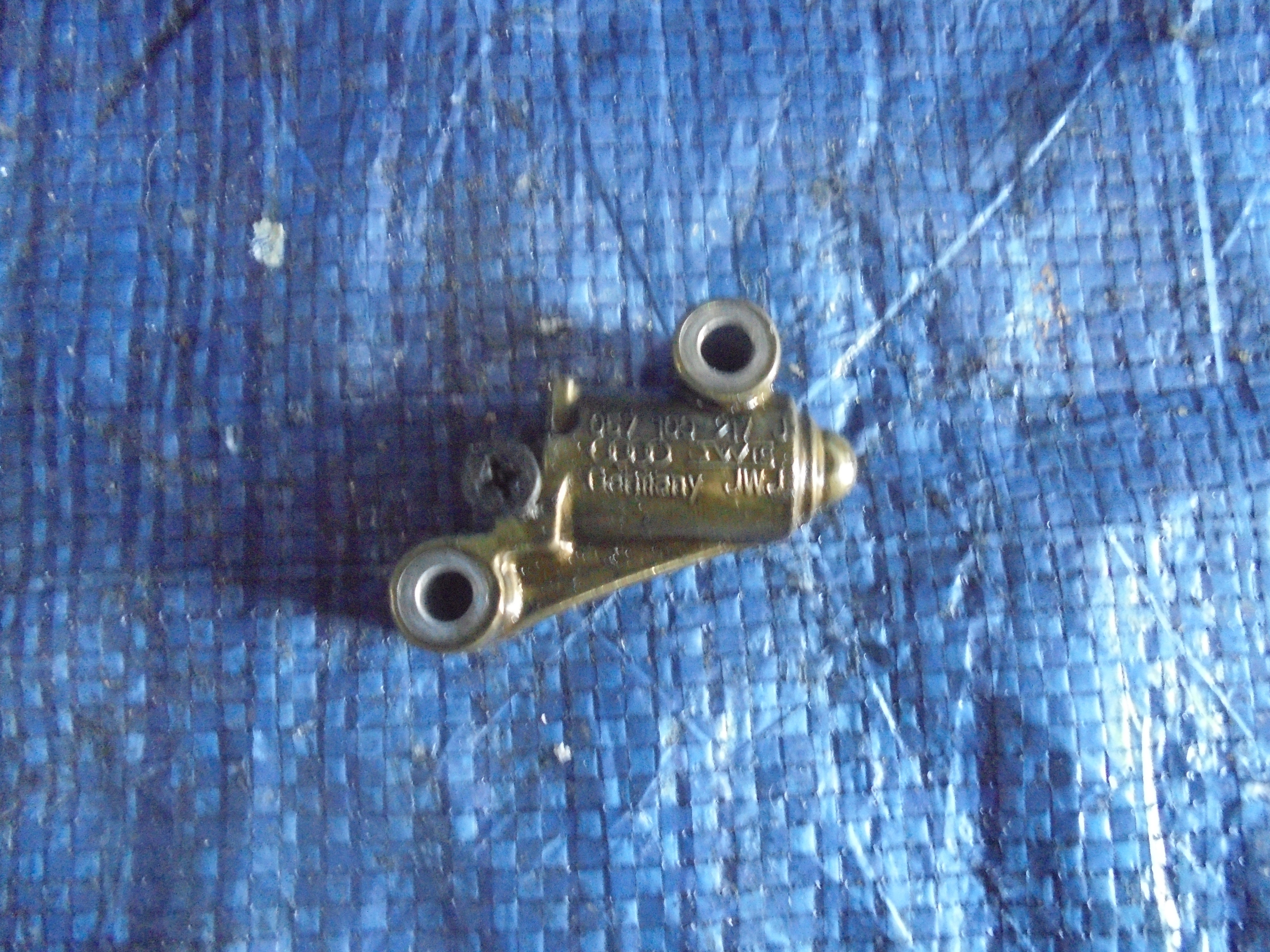 NAPINACZ ŁAŃCUCHA AUDI 057109217J