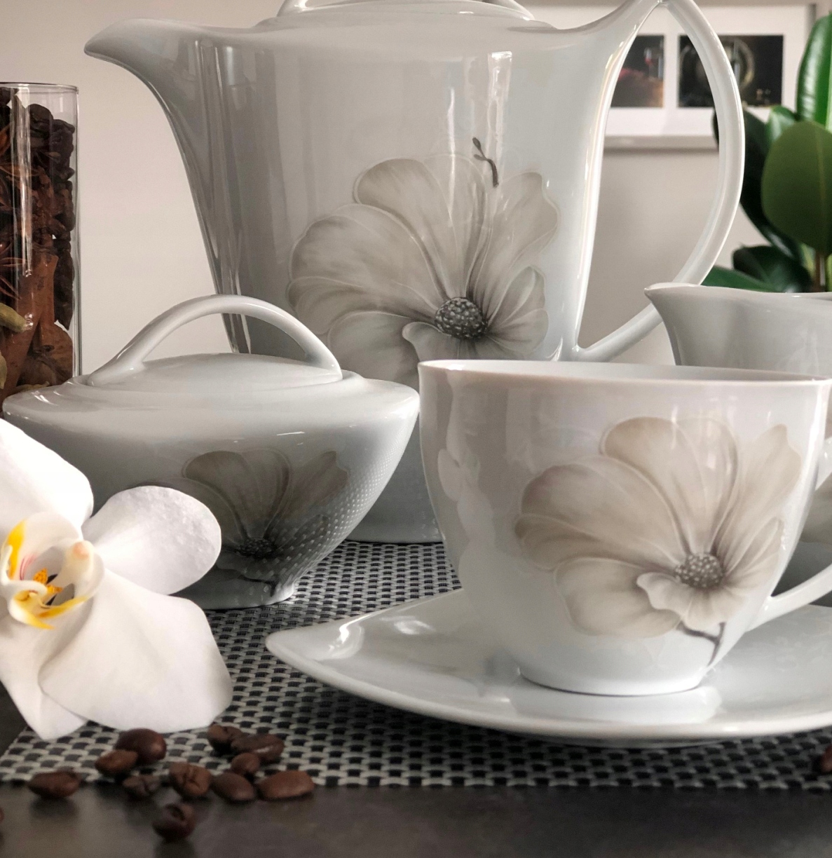 CHODZIEŻ AKCENT G463 CUKIERNICA 300 ml. MAGNOLIA Marka inna