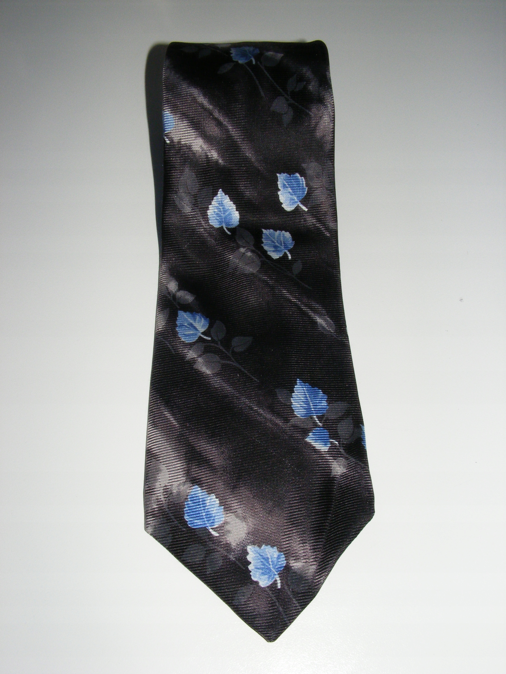 KEN TOLBY jedwabny usztywniany krawat 9,5 cm
