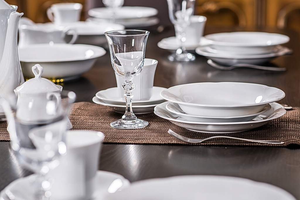 CHODZIEŻ KAMELIA BIAŁA SOSJERKA 450 ml. PORCELANA Rodzaj sosjerka