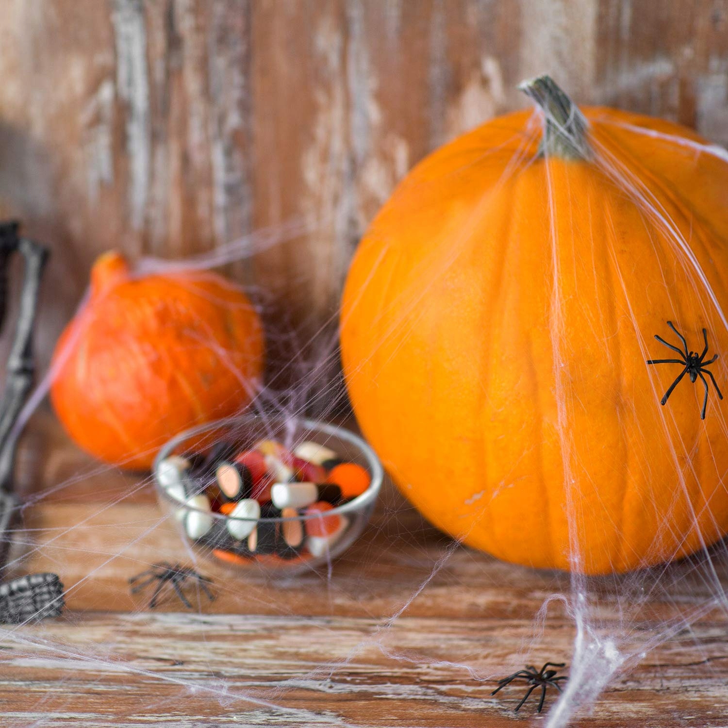 SZTUCZNA PAJĘCZYNA BIAŁA HALLOWEEN 60g + PAJĄKI Kod producenta PAJĘCZYNA-DEKORACYJNA